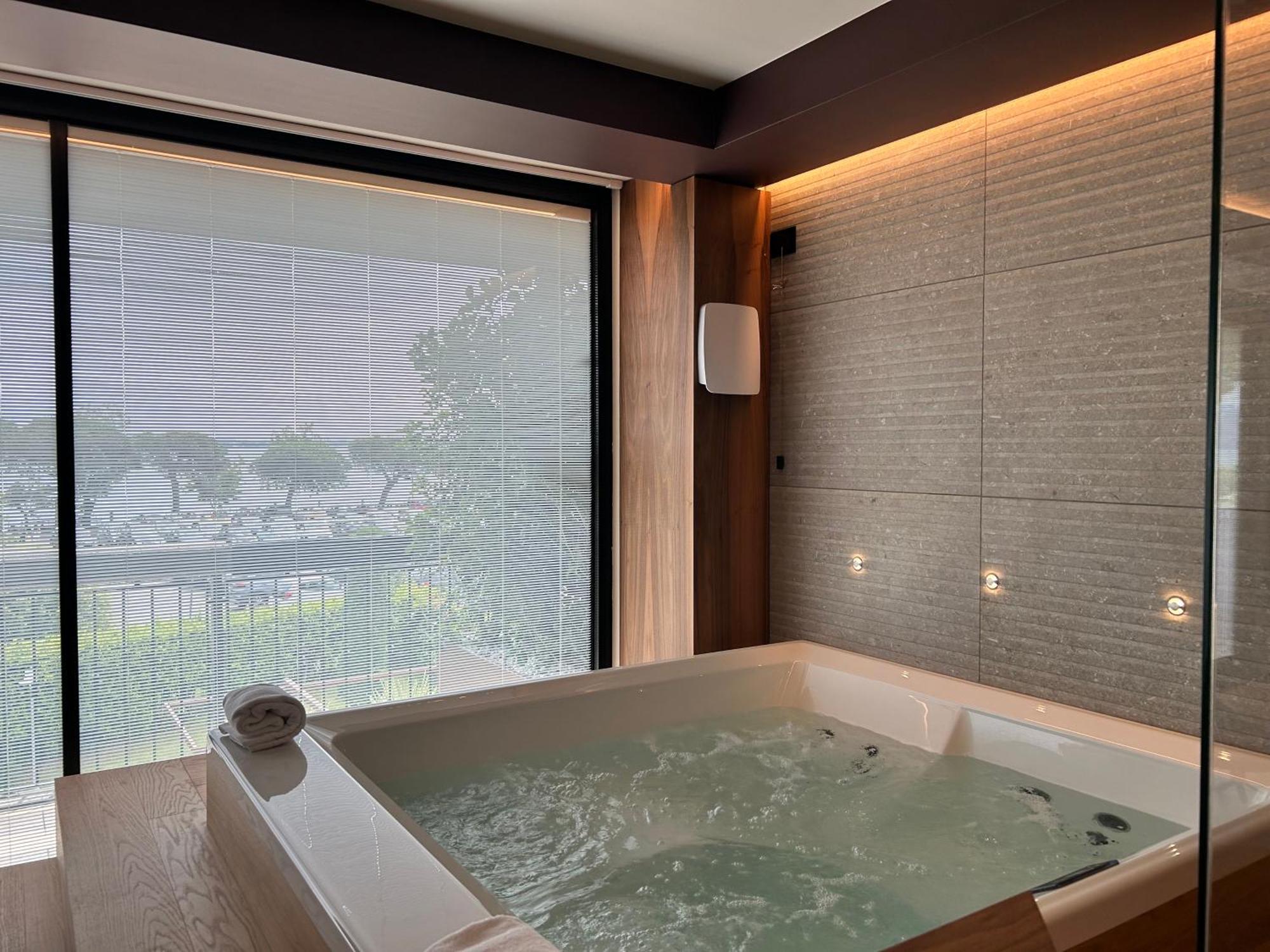 Junior Suite Jacuzzi Terrace Partial Lake View,1600214403:JPEG