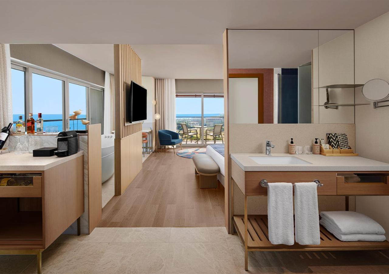 Corner Suite Sea View Mixed Section