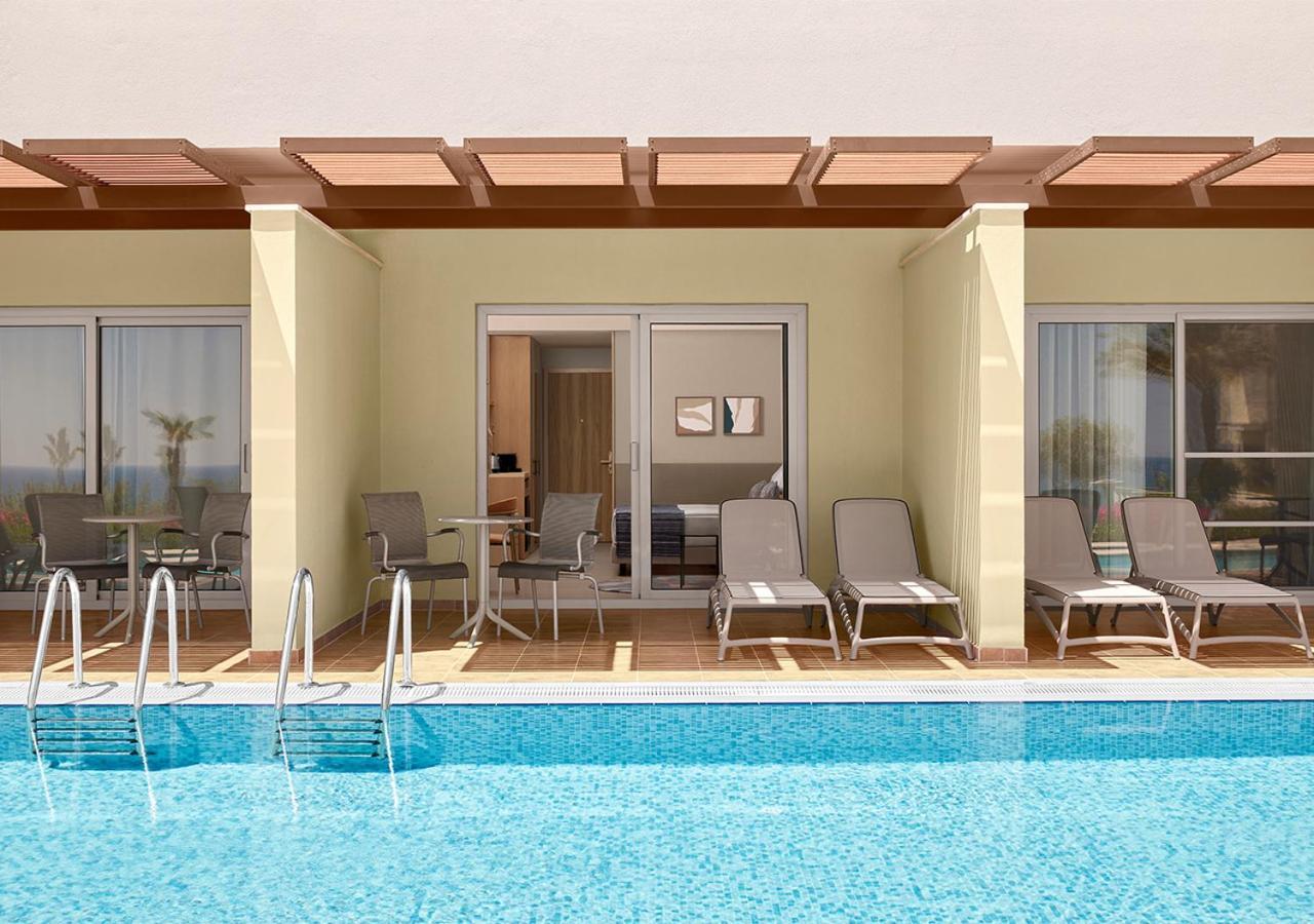 Adult Deluxe Sea View Swim Up