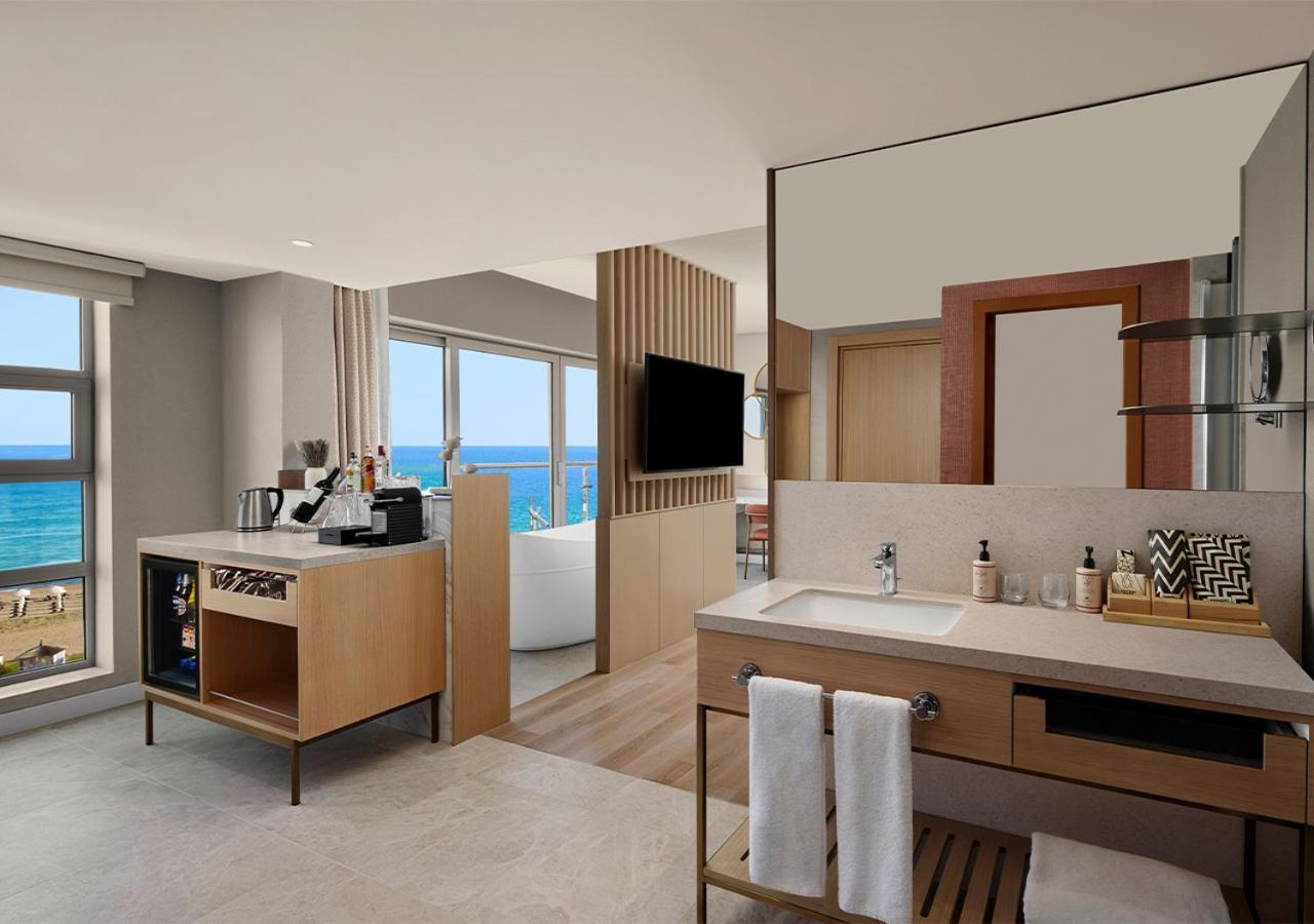 Corner Suite Sea View Mixed Section