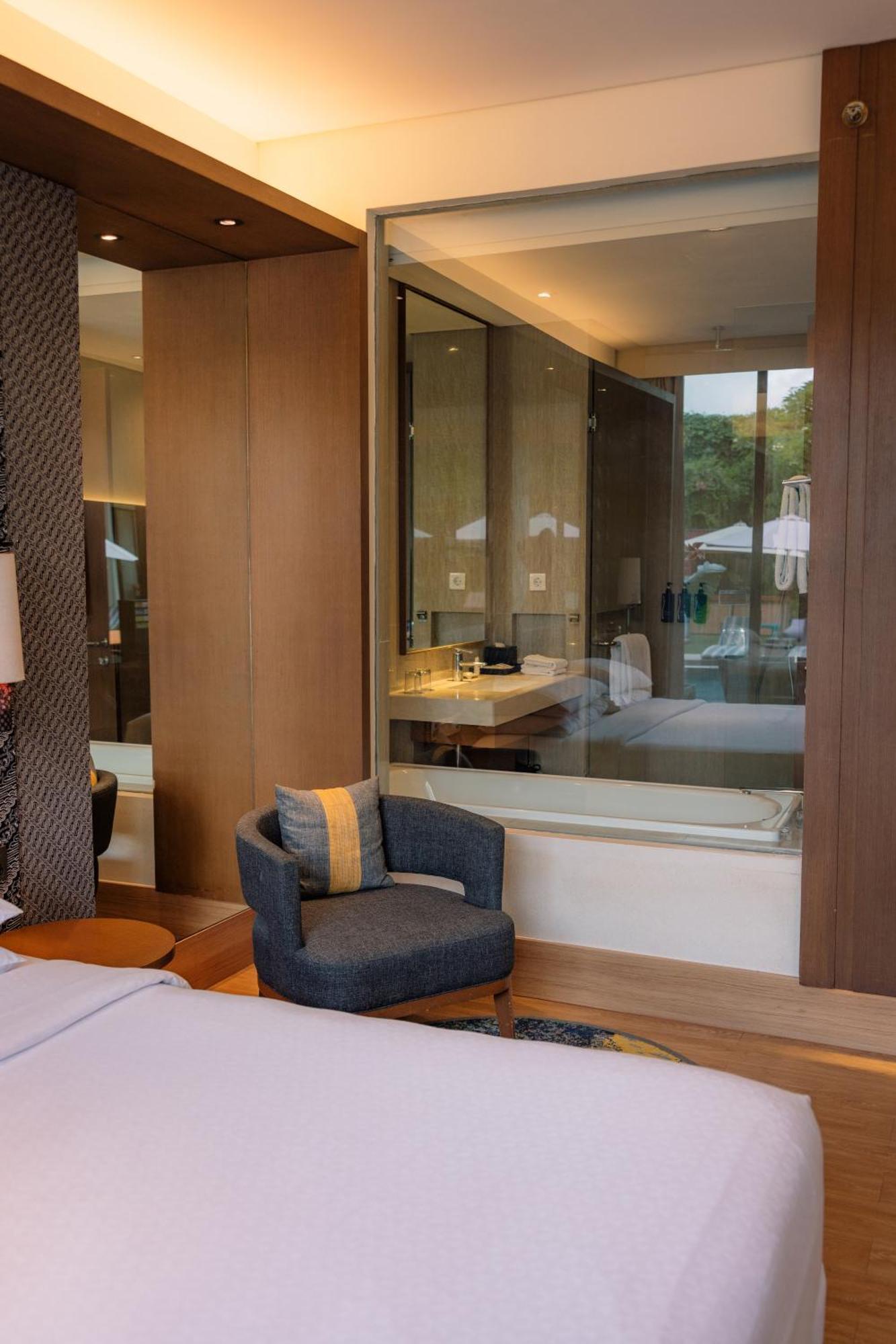 Deluxe Double Room Pool Access