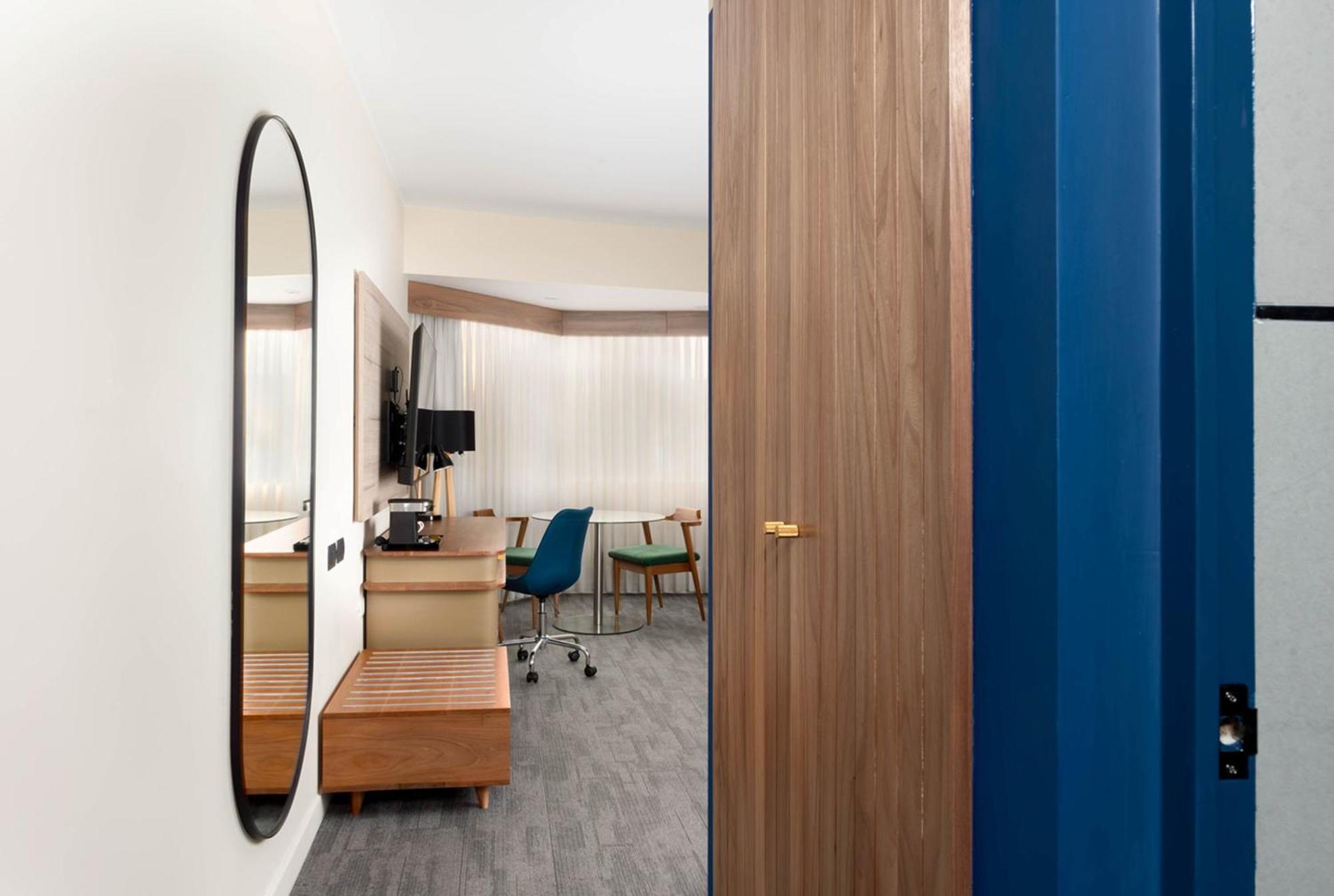 Premium Queen Room City View