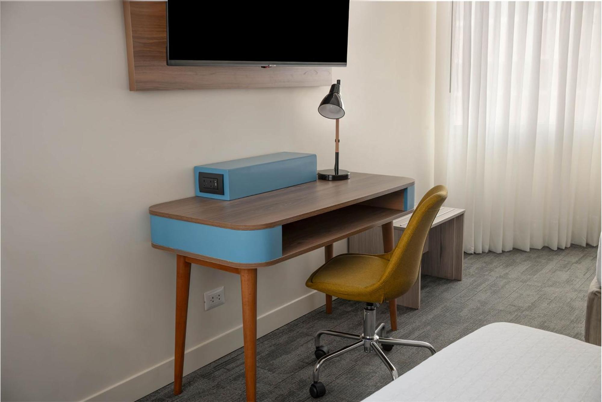 Standard Queen Room City View