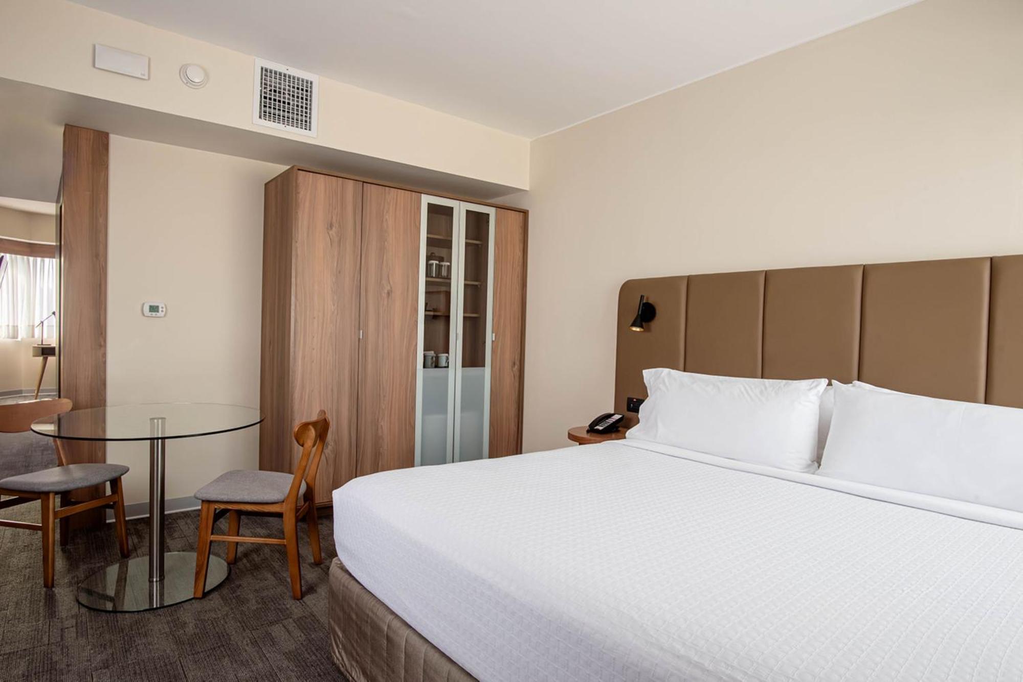 Junior King Suite City View