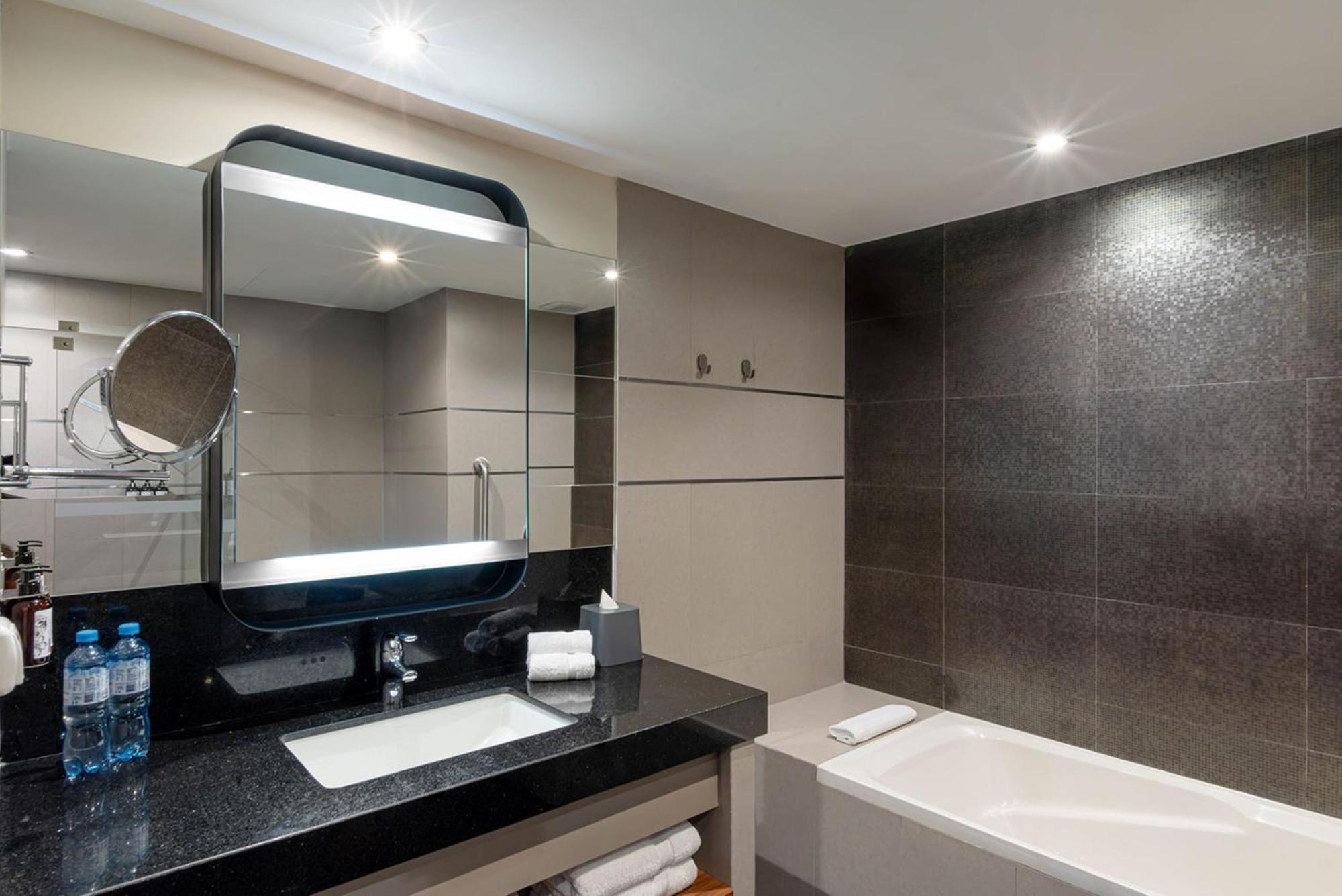 Premium Queen Room City View