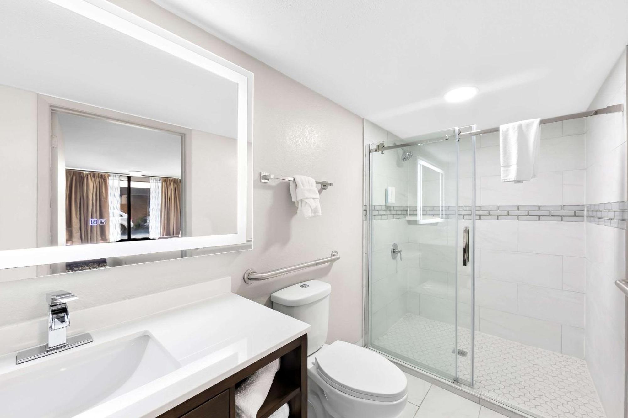 King Room/Disability Access - Non Smoking,1611114449:JPEG