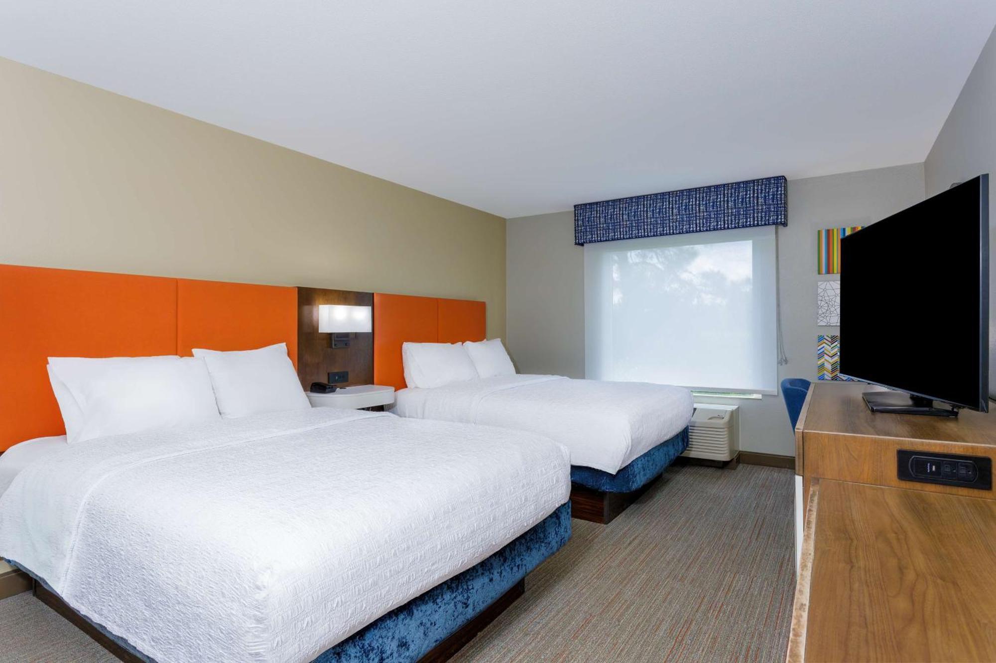 Queen Room Two Queen Beds Hearing Access