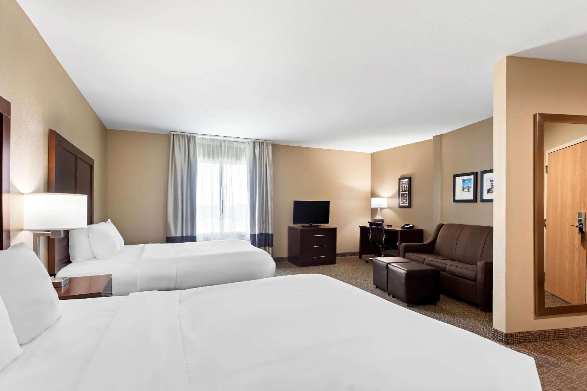 Queen Room Two Queen Beds Disability Access or Non-Smoking,1616888589:JPEG