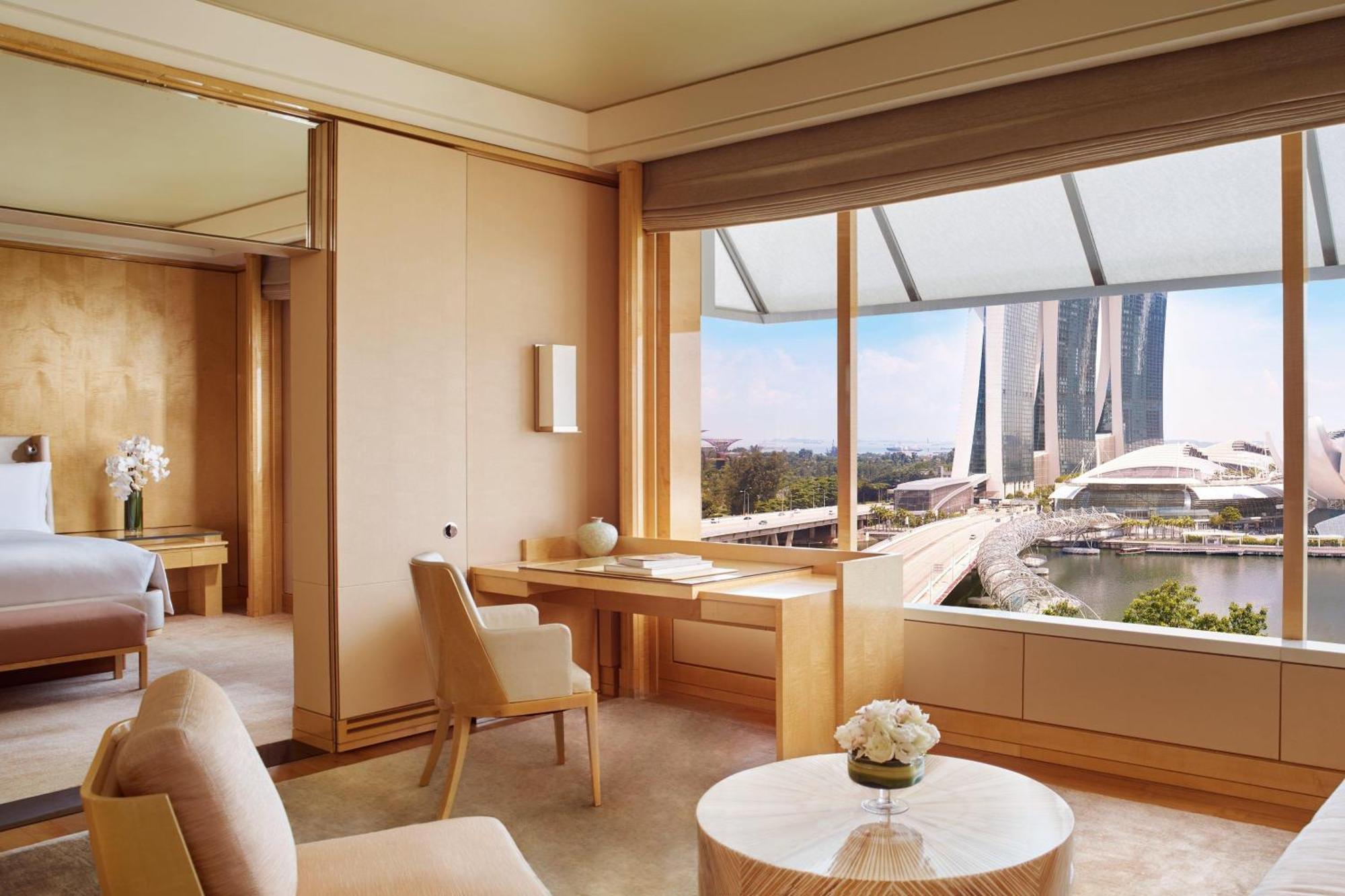 Club Premier Suite 1 King Bed Marina Bay View Lounge Access,1646894084:JPEG