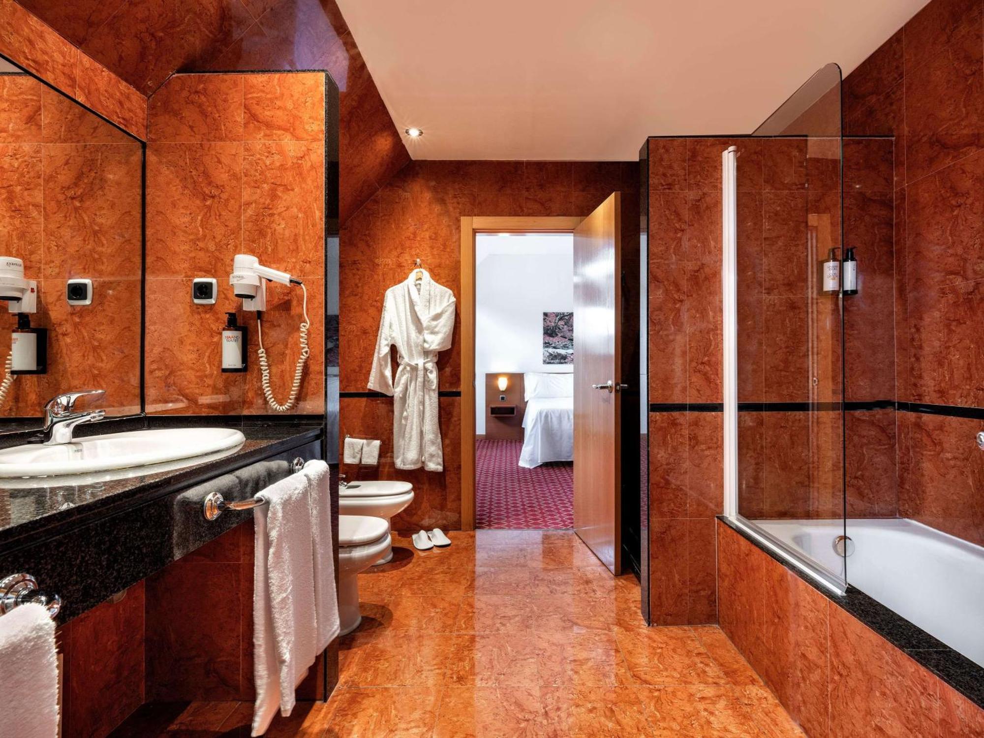 Family Room,1622009029:JPEG