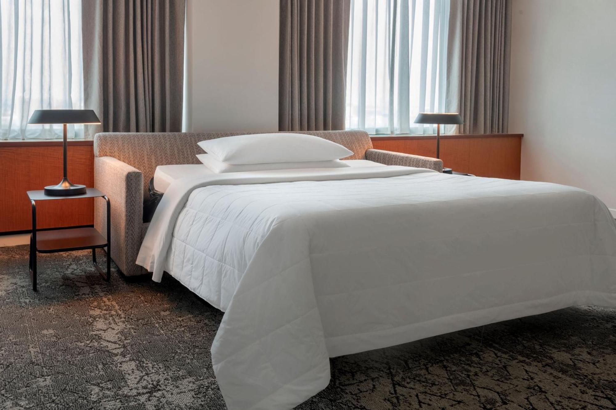 High Floor Exec Suite Riverview, High Floor, 1 King, Sofa bed,1622867802:JPEG