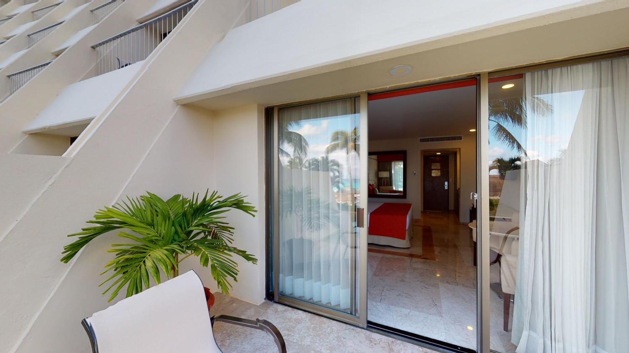 Habitación Deluxe con vistas al mar y acceso directo a la piscina (solo adultos)