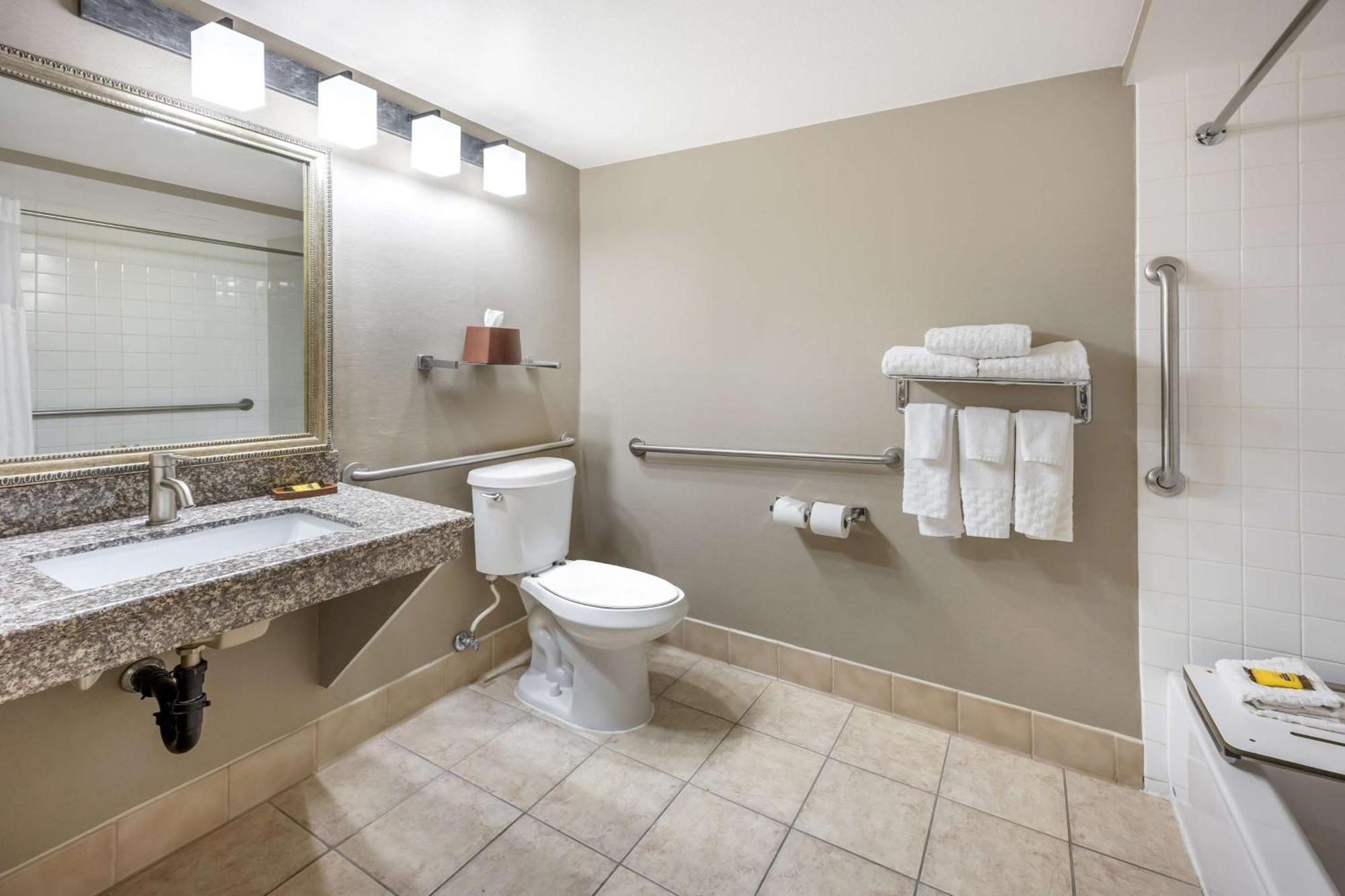 King Suite with Bath Tub - Disability Access/Non-Smoking,1623657763:JPEG