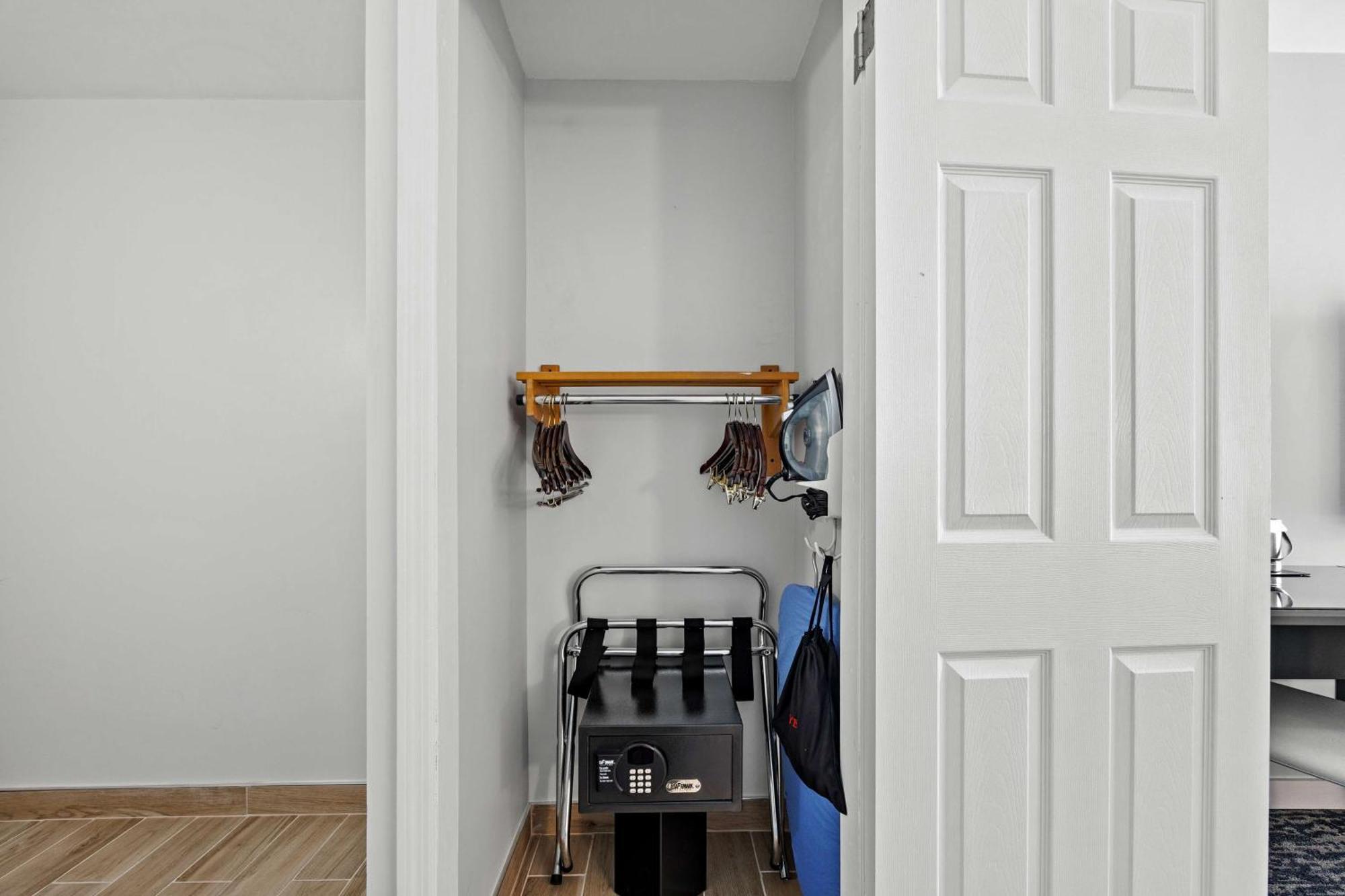 King Room Accessible Tub Mobility Hearing Access