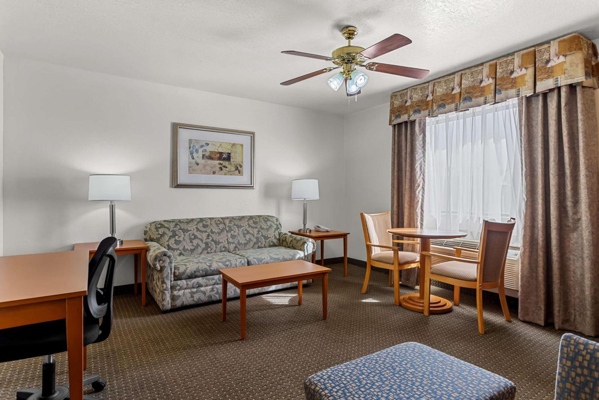 Family King Suite - No Pets Allowed/Non-Smoking
