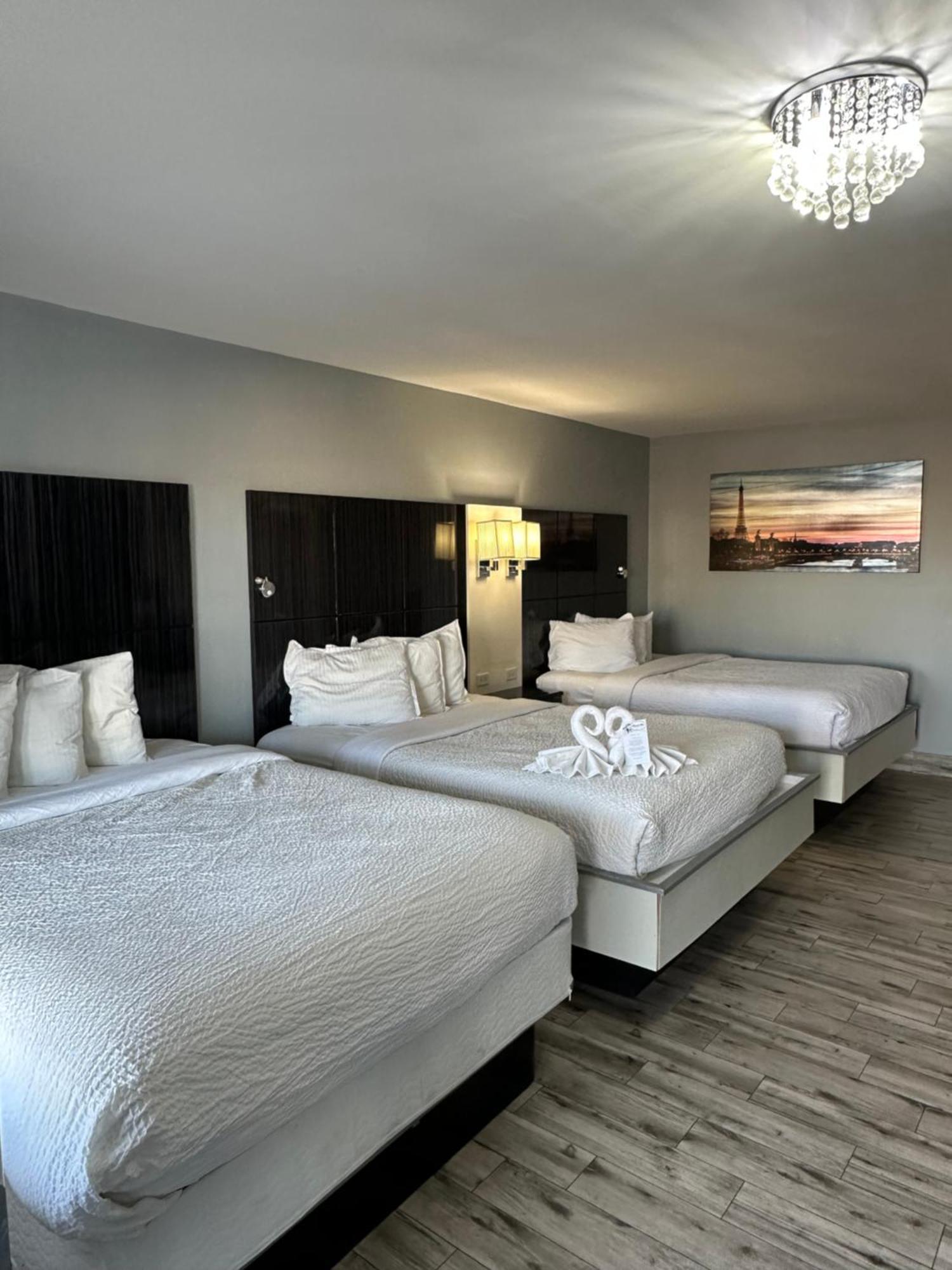 Standard Triple Room with Sea View