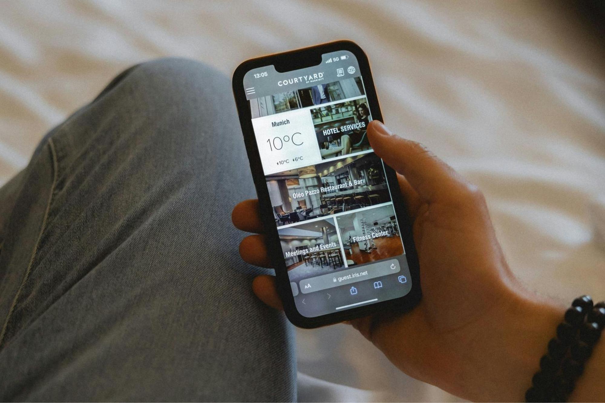 Inner Courtyard Room King Bed