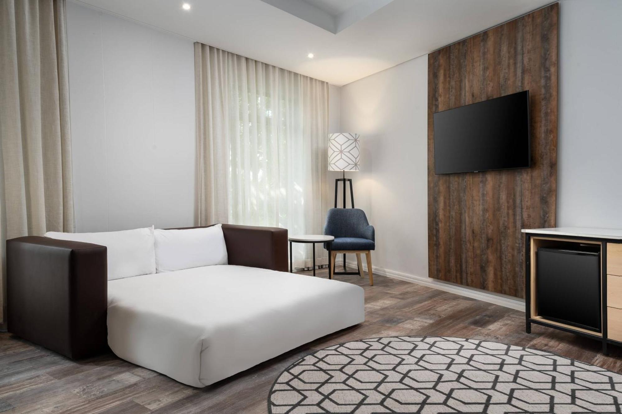 Larger Guest room 1 King
