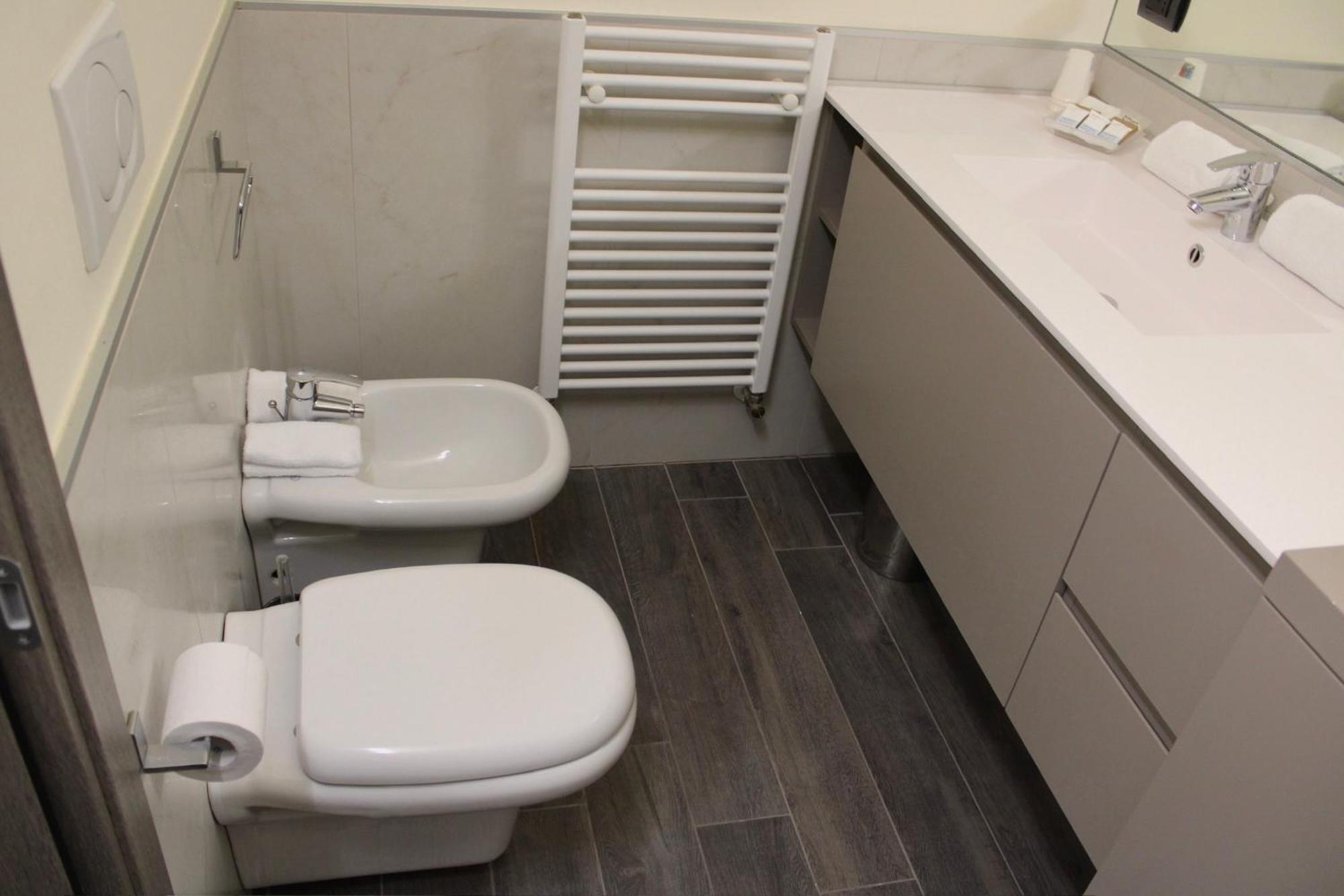 Deluxe Studio,1636009998:JPEG