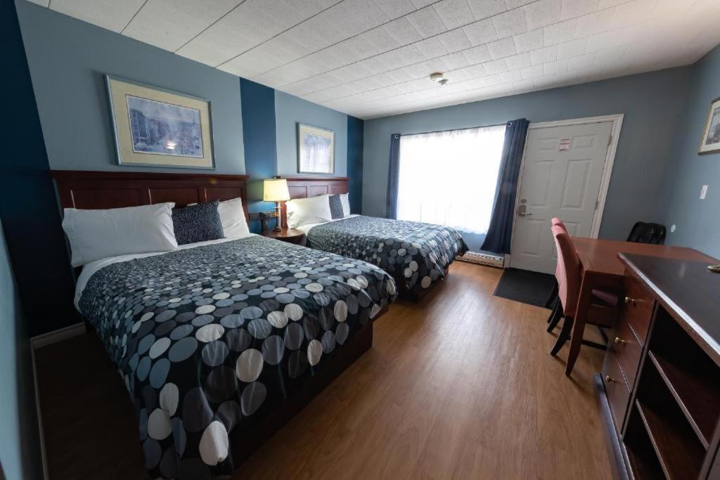 Standard Queen Room