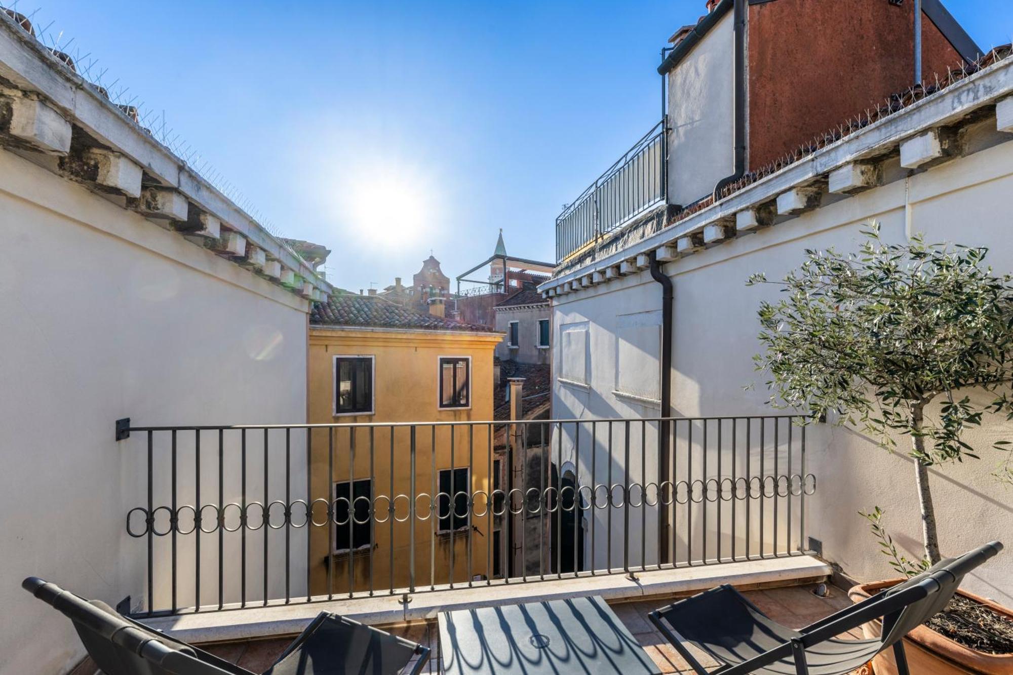 Double Room Terrace Canal View