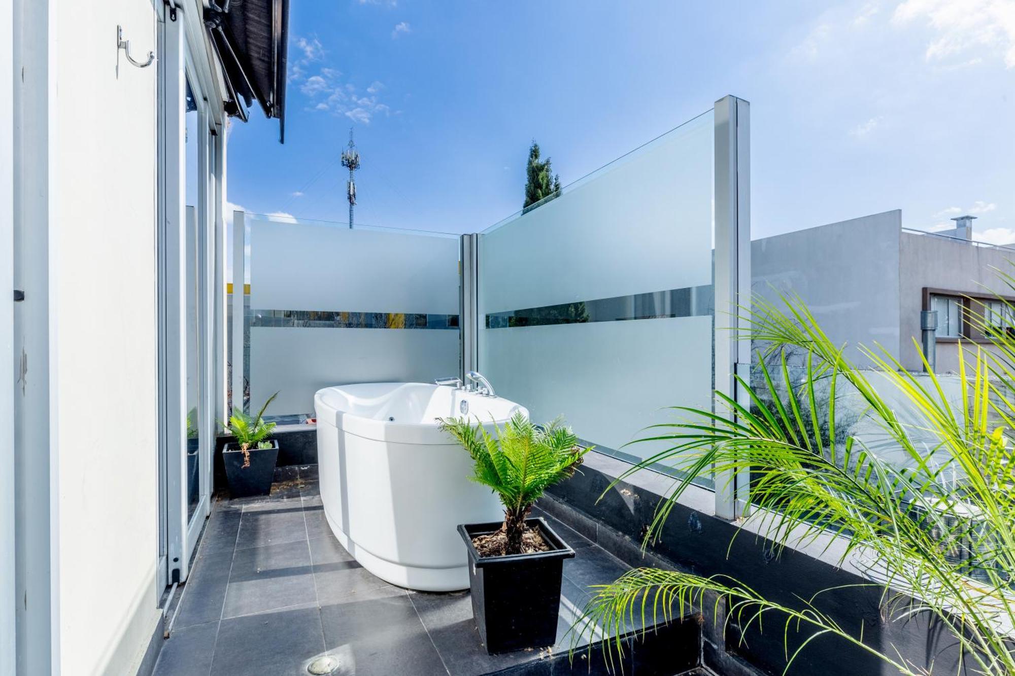 Suite,1646350876:JPEG