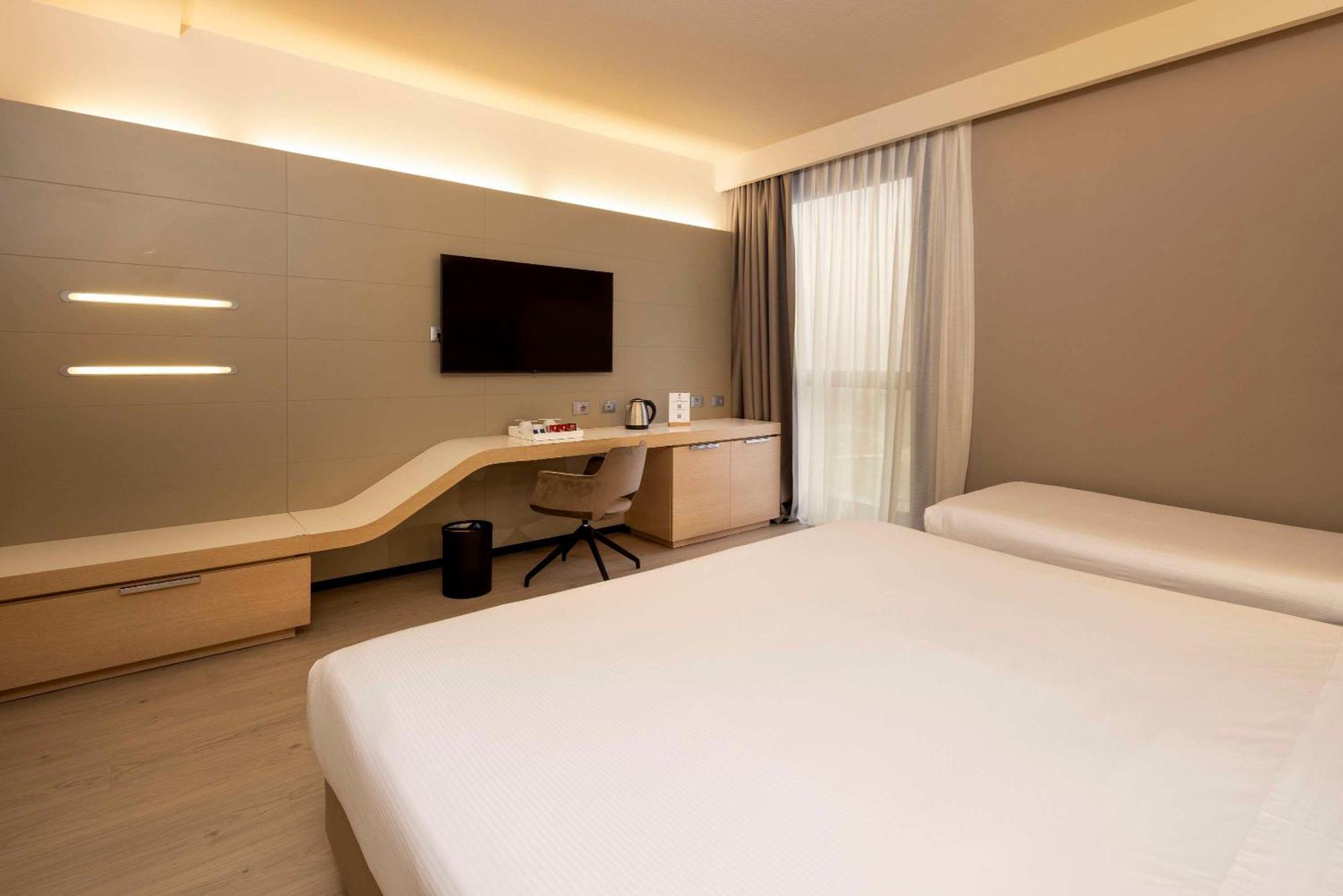 Standard King Room Single Bed,1649878201:JPEG