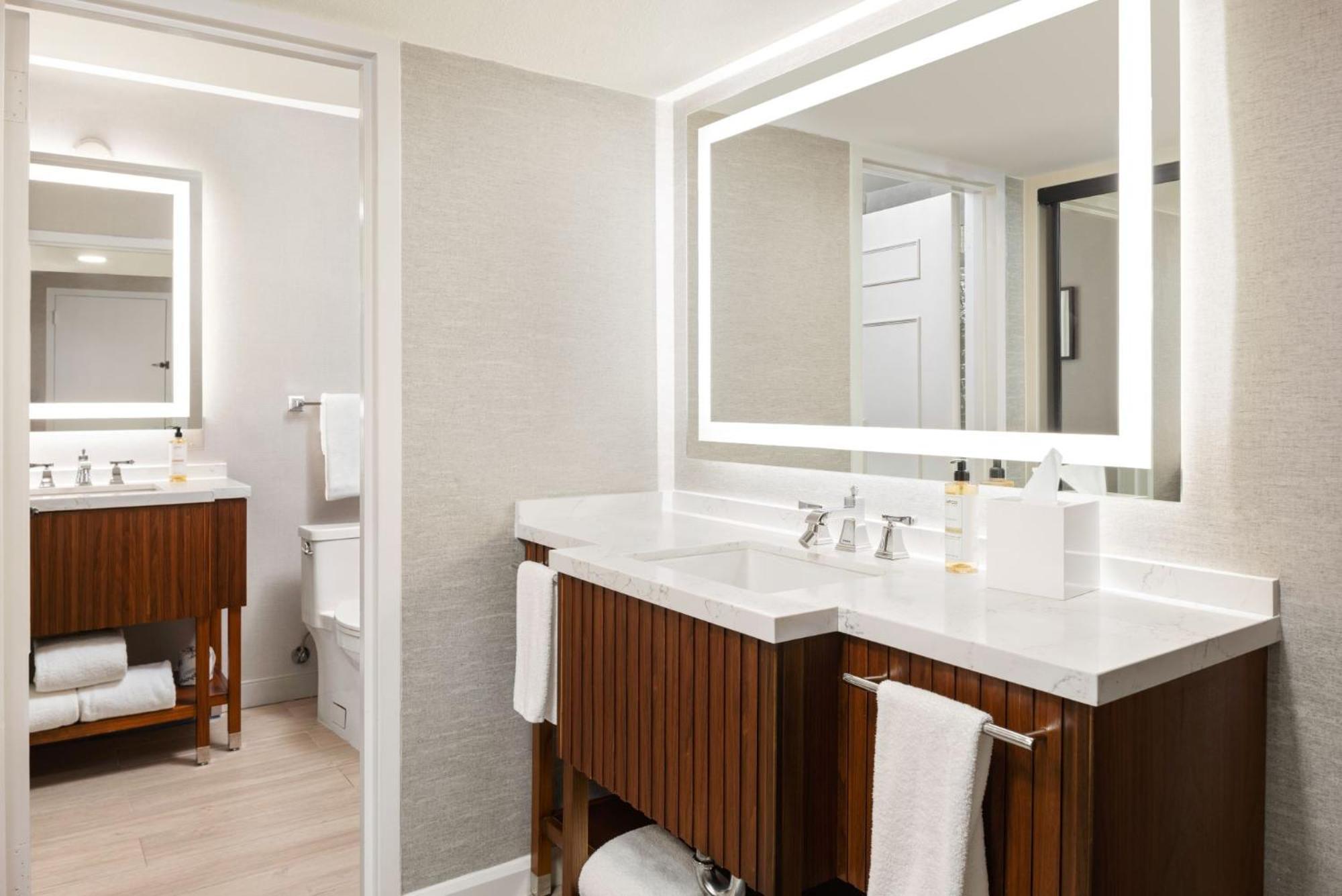 Luxury King Room Accessible