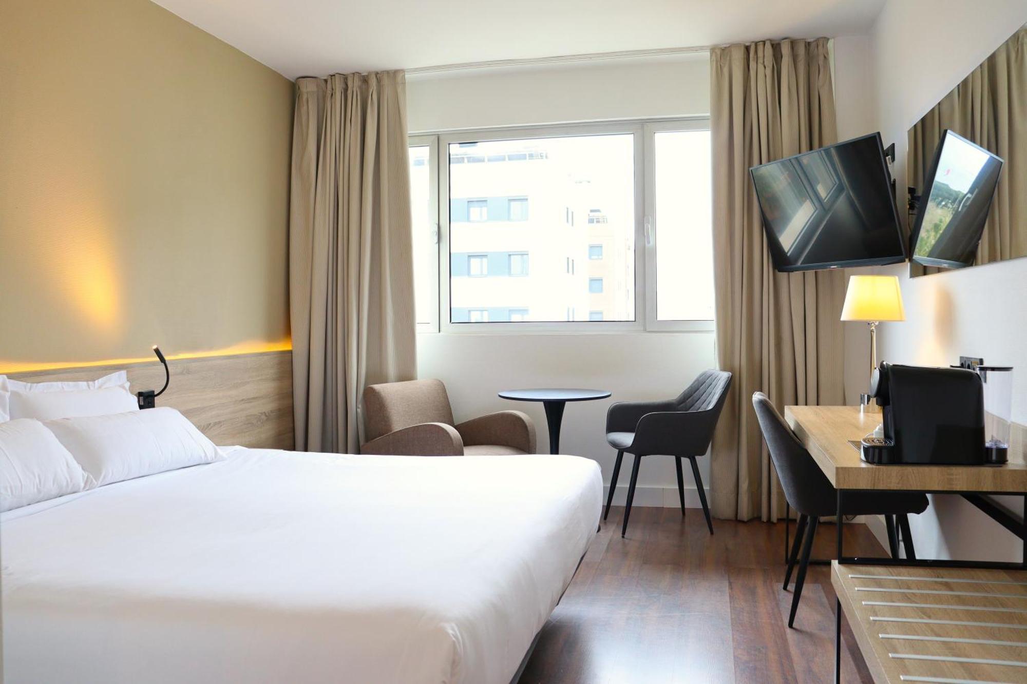 Quarto Superior com Vista Mar Parcial