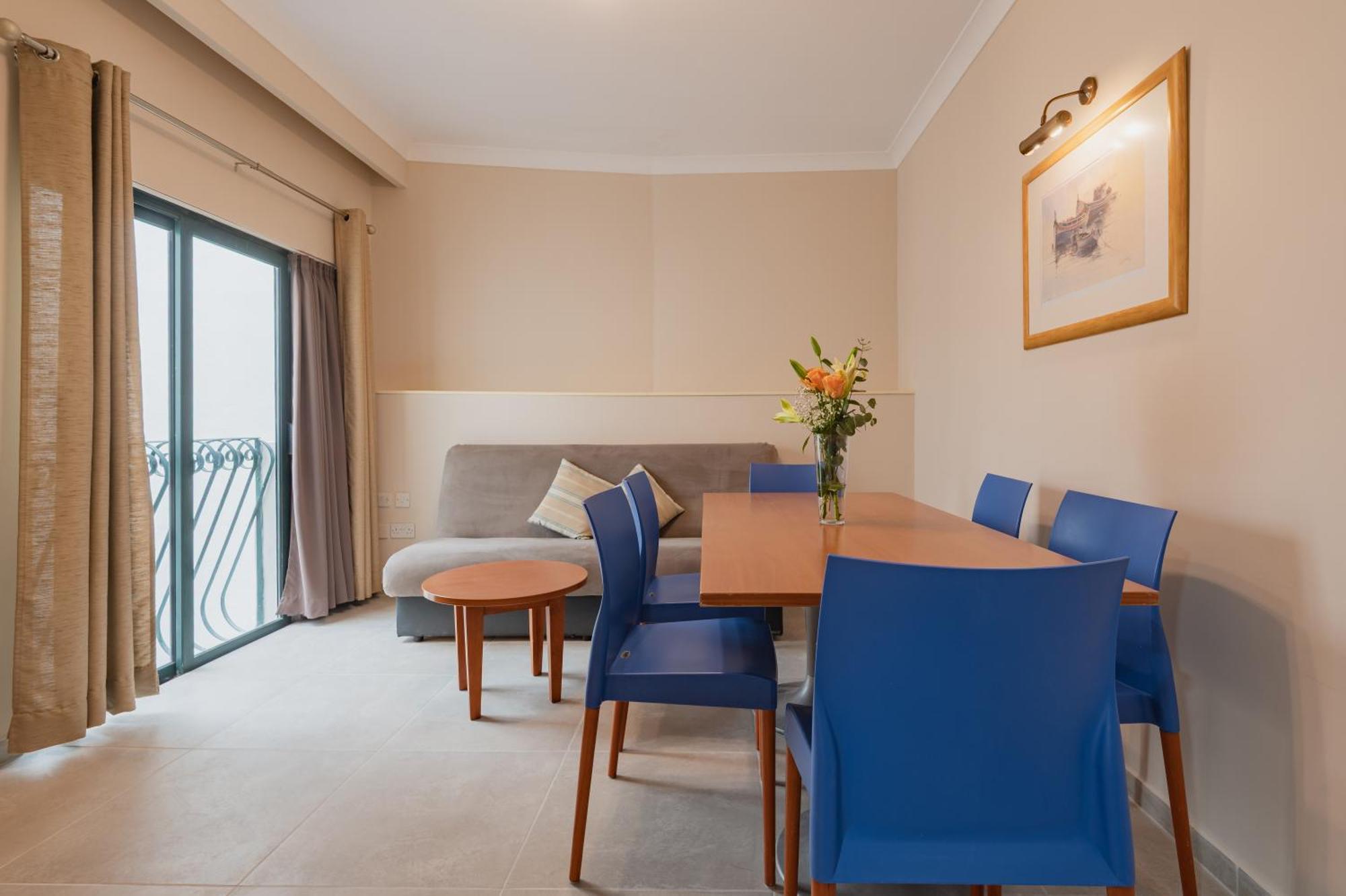 Apartment mit Poolblick