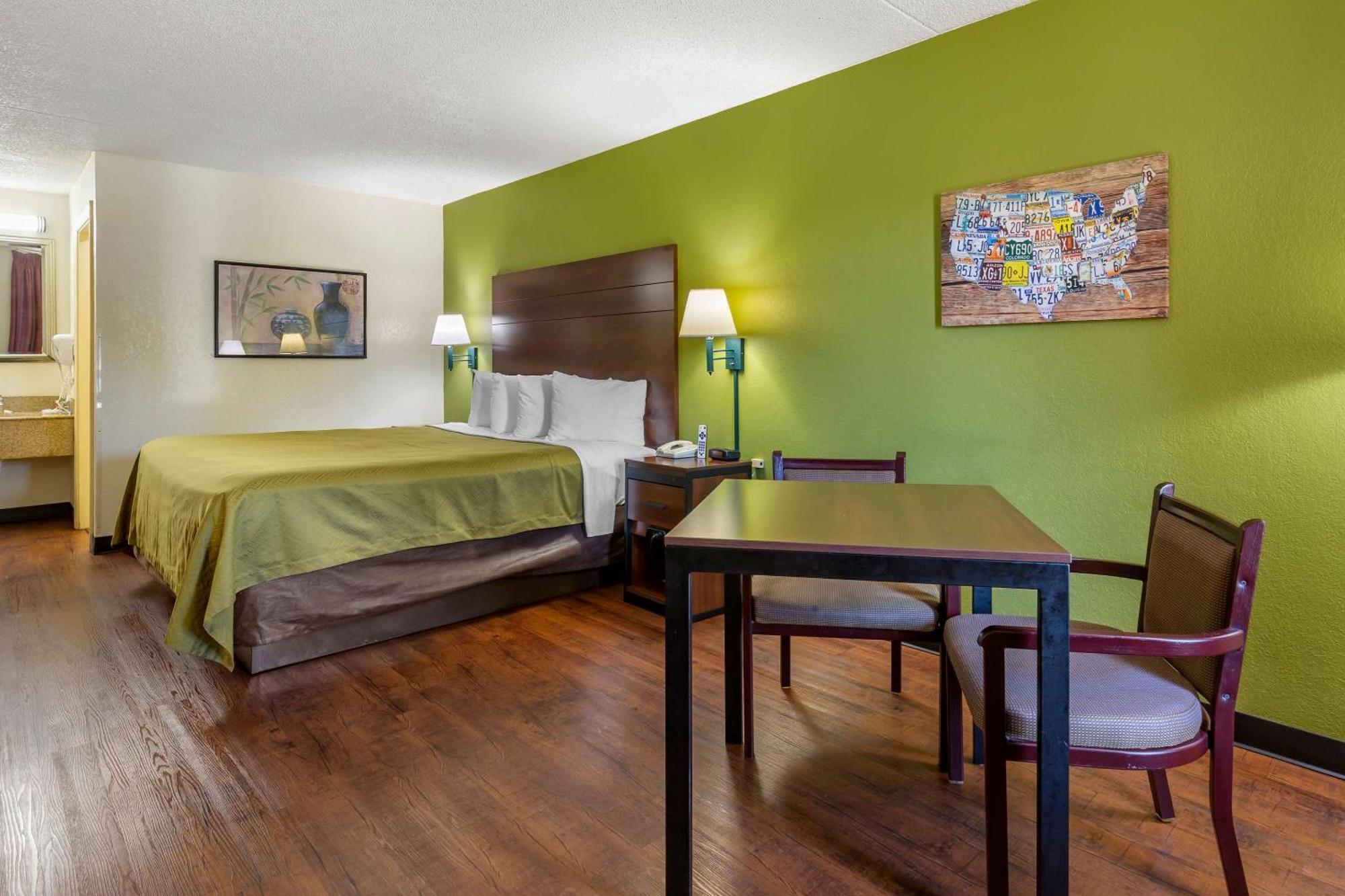 King Room with Whirlpool - Non-Smoking