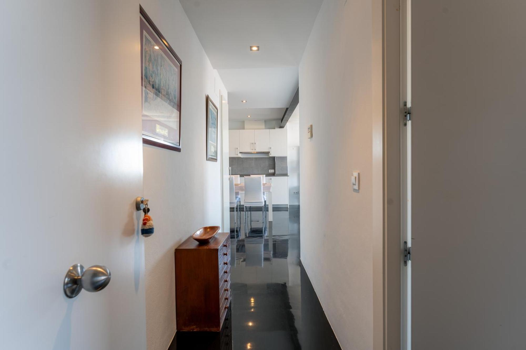 Two-Bedroom Apartment with Balcony and Sea View,1661671204:JPEG