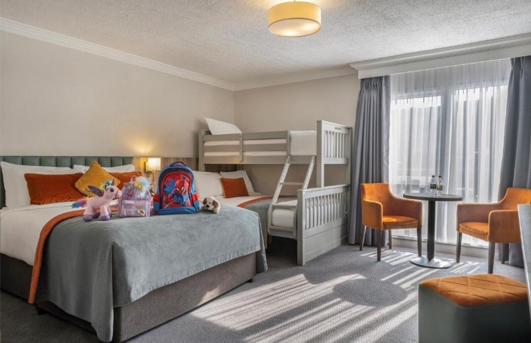Quarto Família (2 Adultos + 2 Crianças)