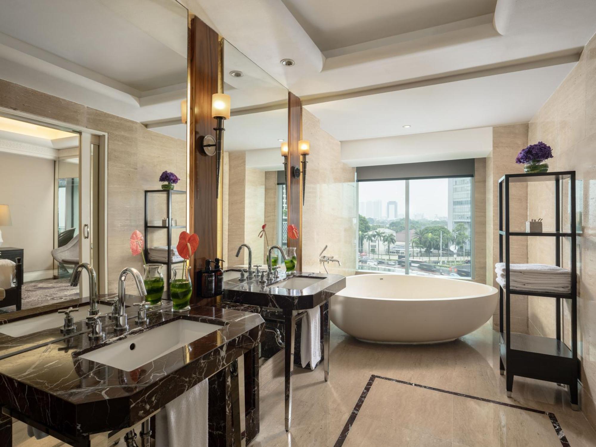 Grand deluxe Twin Bundaran HI View