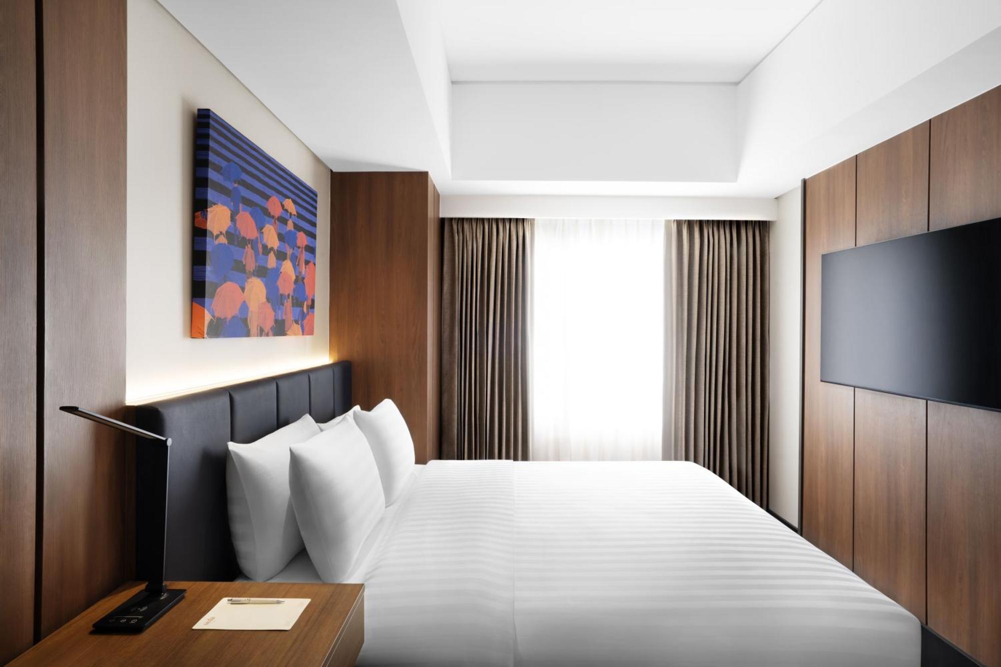 1 King Bed, One-Bedroom Suite with Living Area and Lounge Access