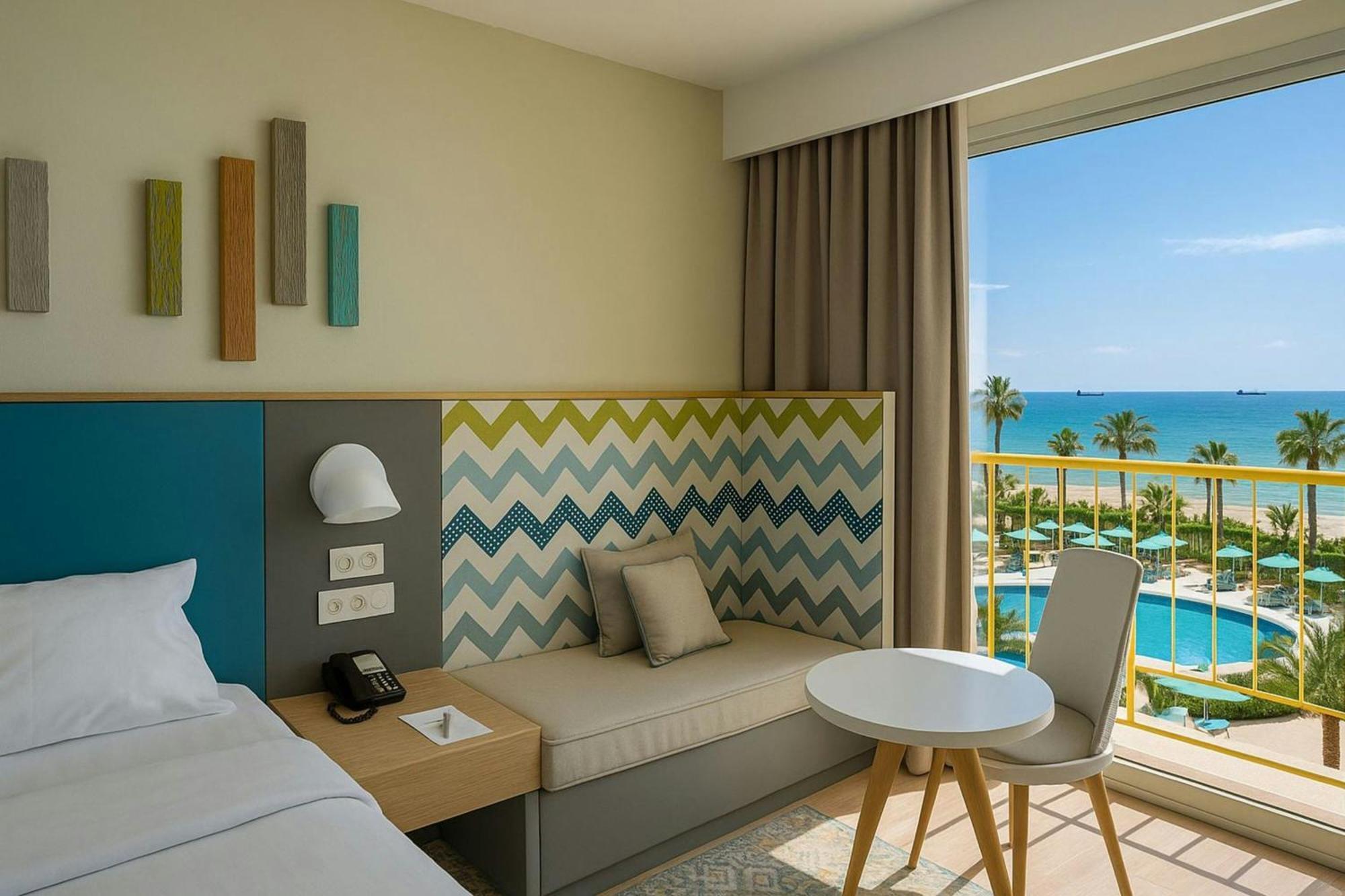 Kamer met 1 Kingsize Bed en Balkon - Gedeeltelijk Uitzicht op Zee