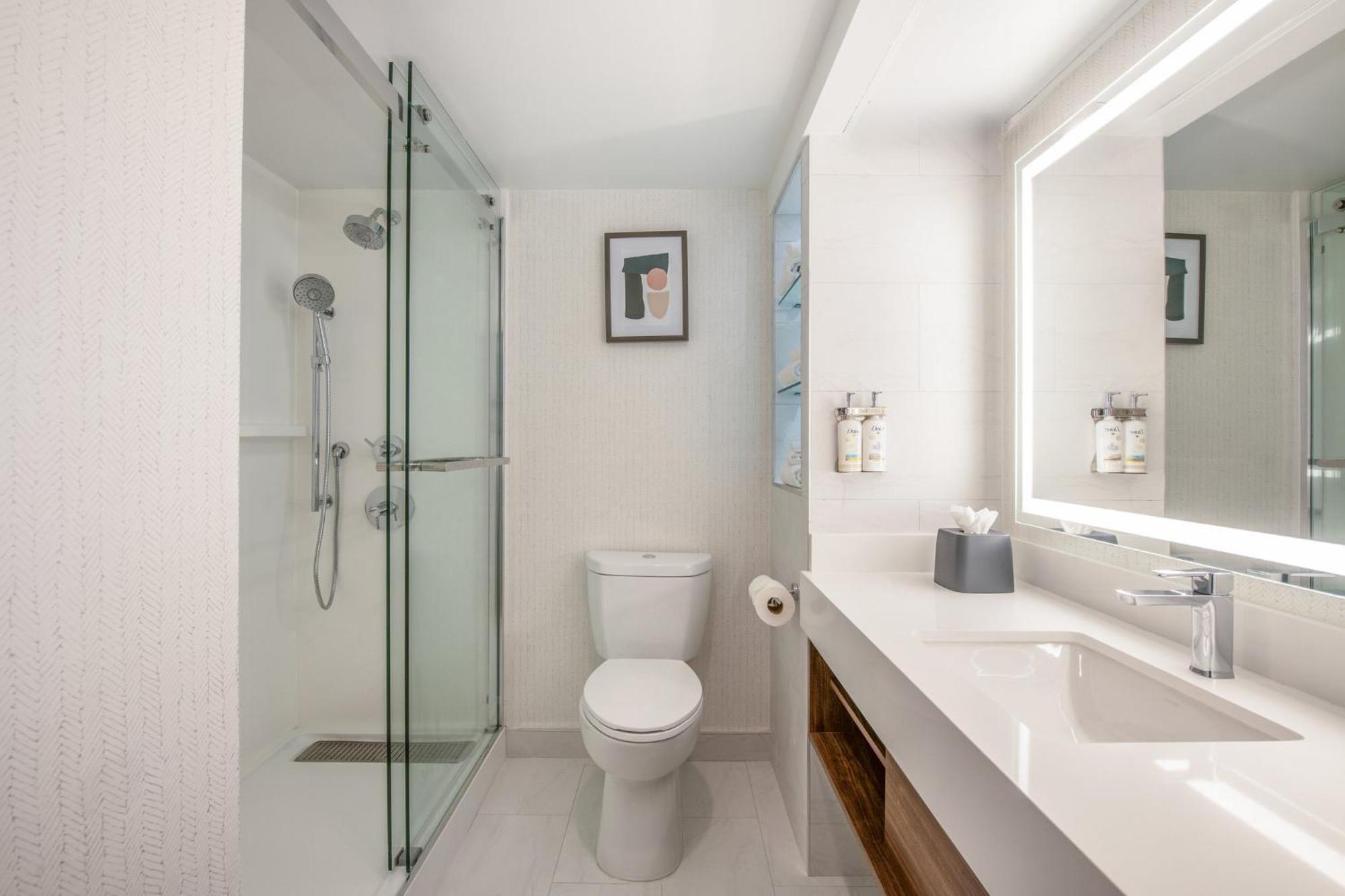 Standard King Room with Mobility Accessible Tub,1685063117:JPEG