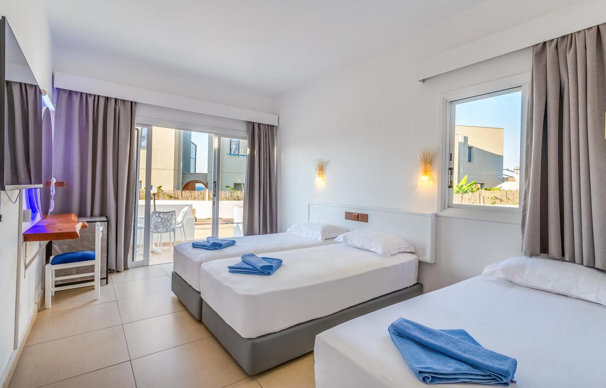Triple Room with Side Sea View