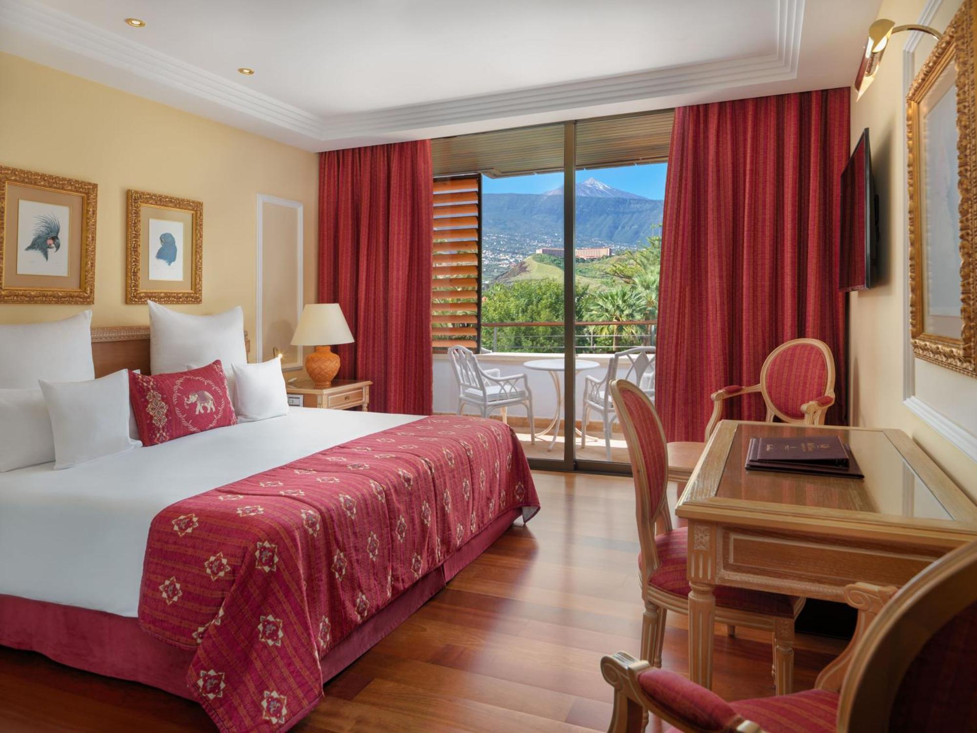 Deluxe Double or Twin Room Spa View 11