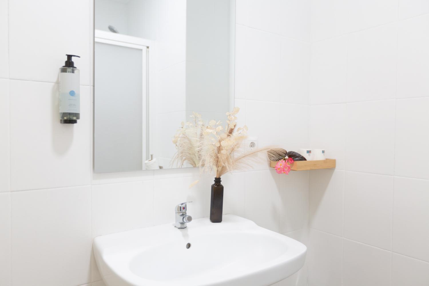 Single Room External Private Bathroom