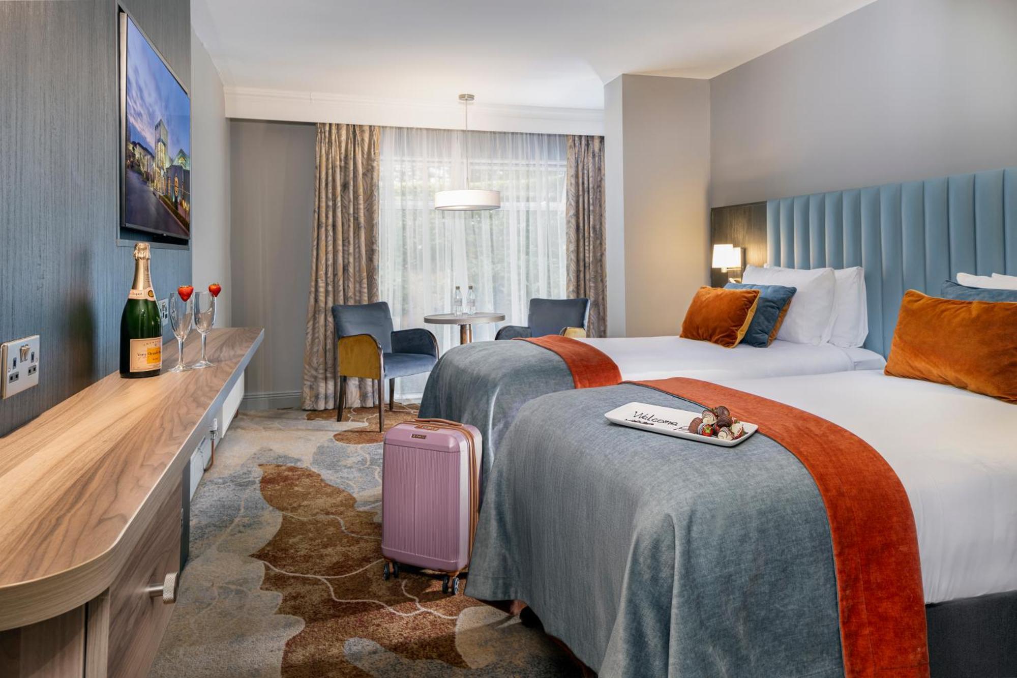 Quarto com Cama de Casal ou 2 de Solteiro