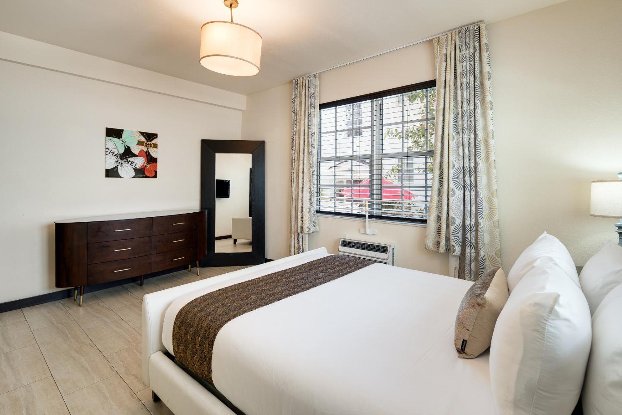 Two-Bedroom Queen Suite