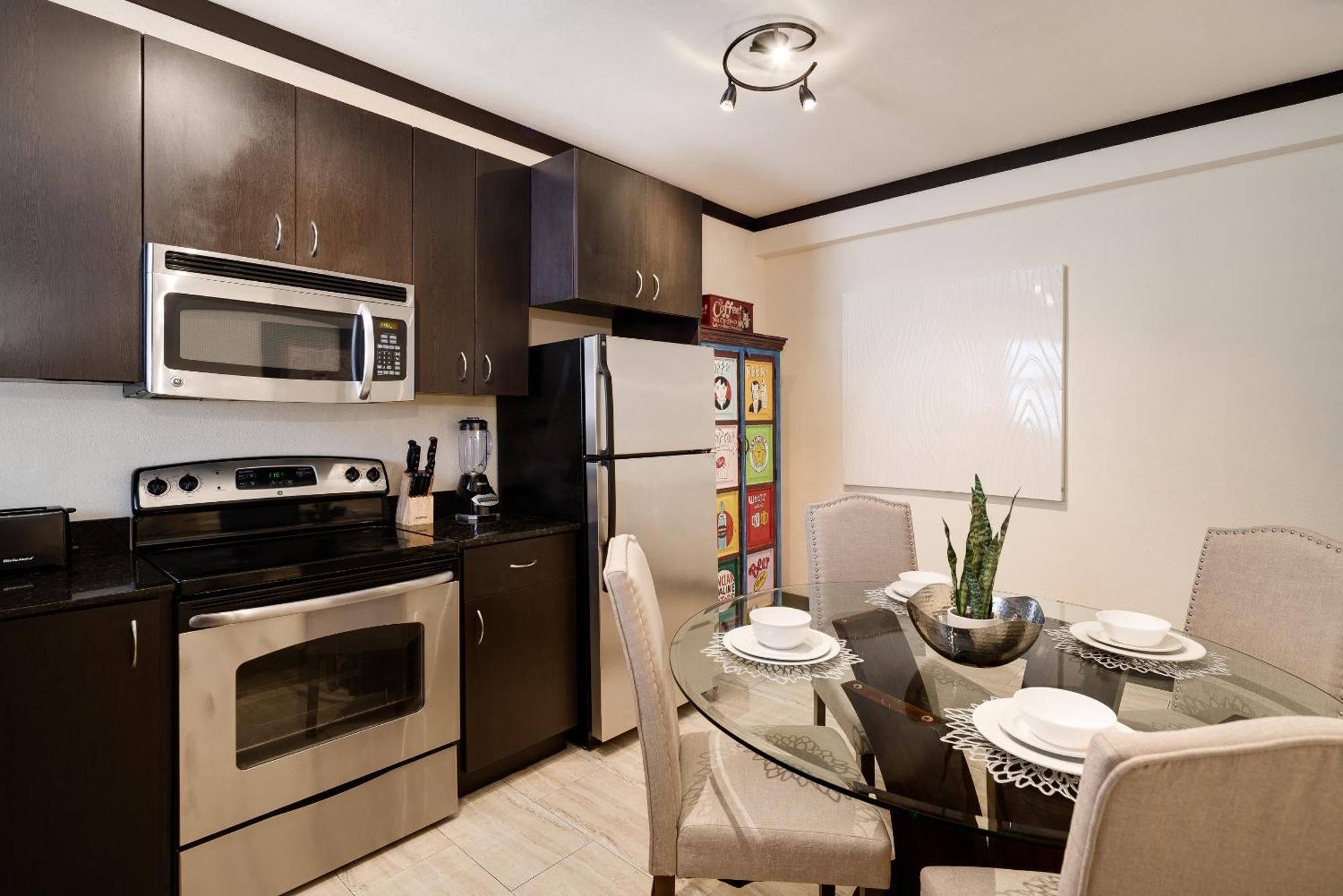 Two-Bedroom Queen Suite