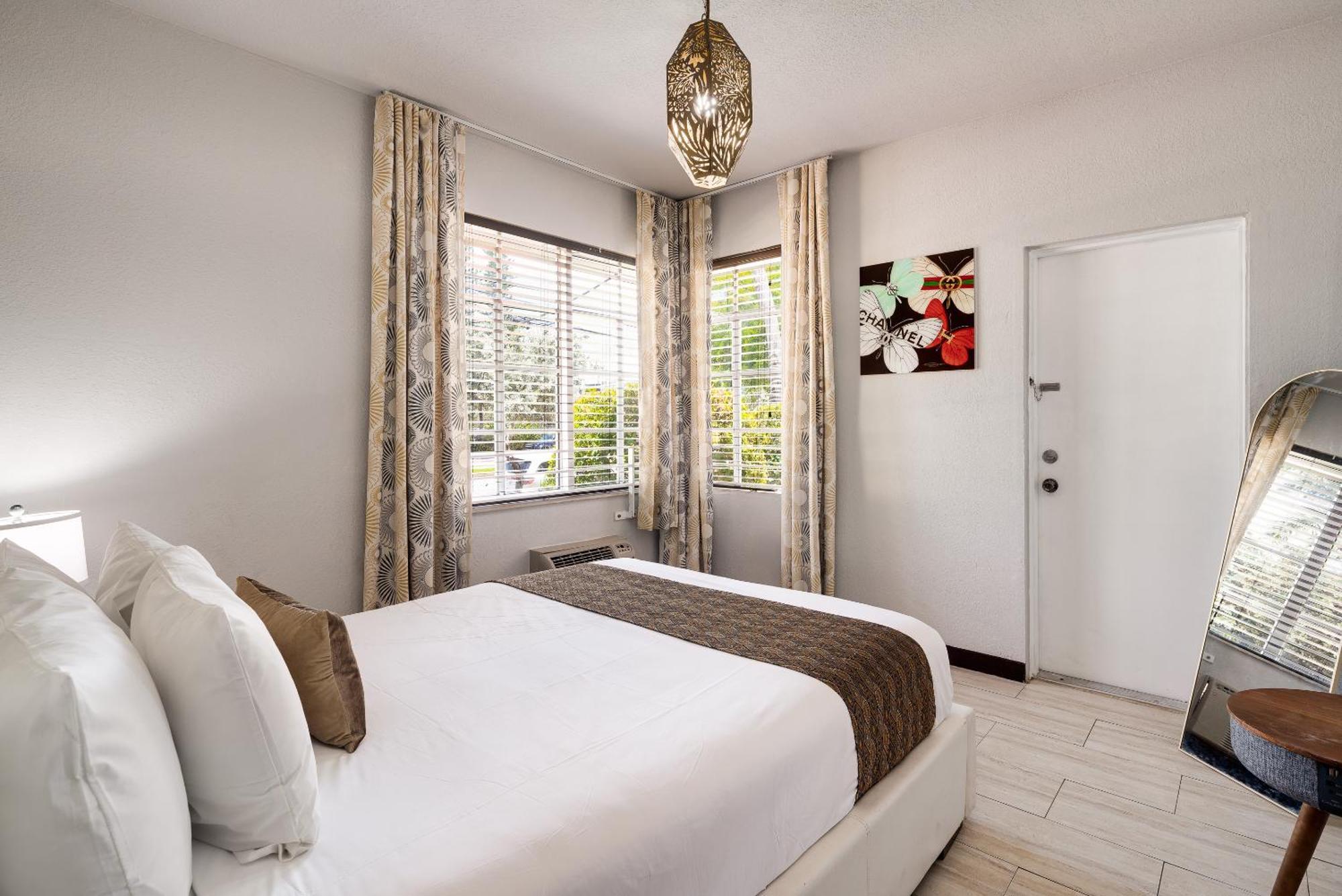 One-Bedroom Queen Suite