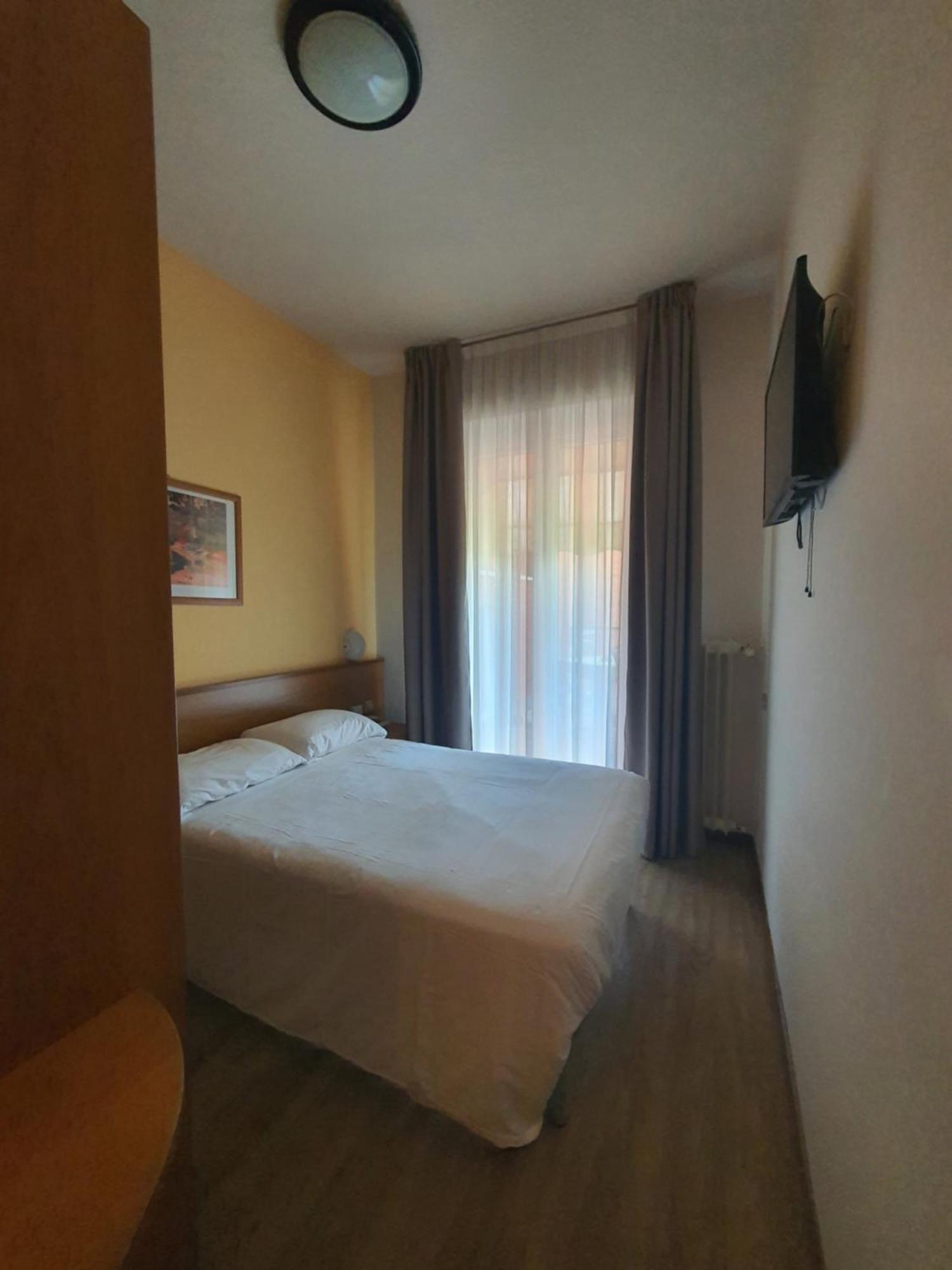 Small Double Room,1698917089:JPEG