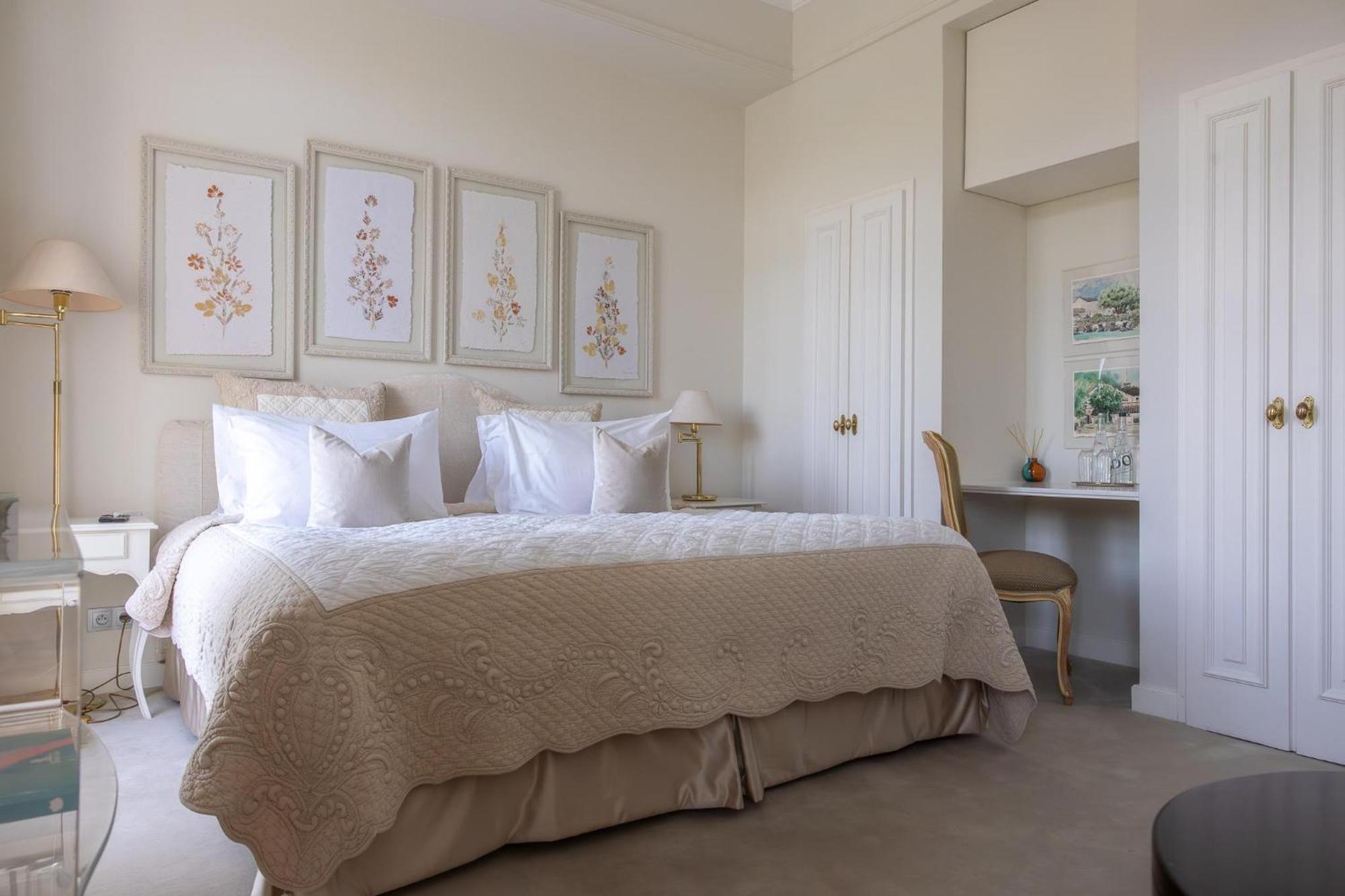Deluxe Room,1701382337:JPEG