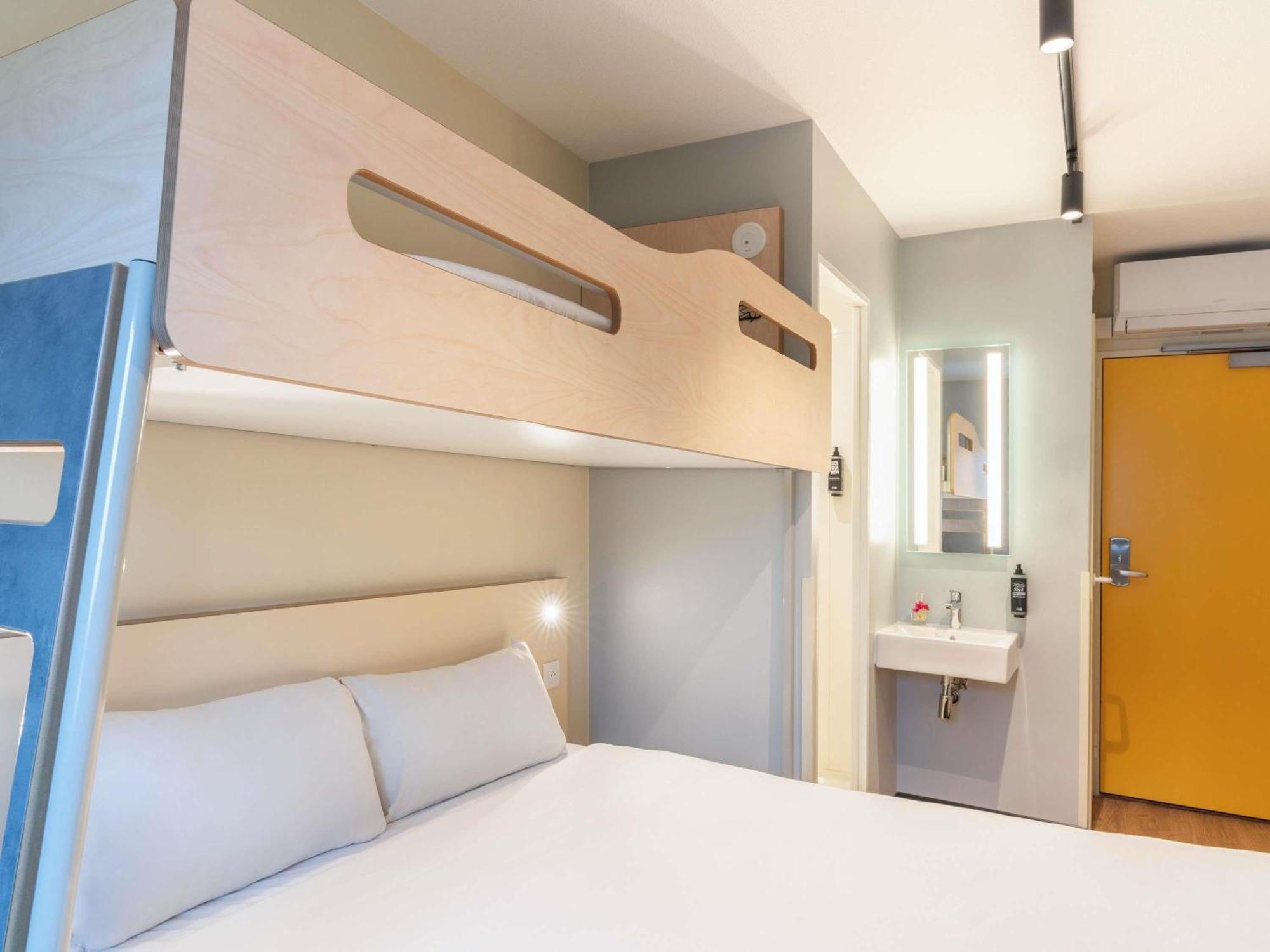 Chambre avec 1 Lit Queen-Size et 1 Lit Superposé