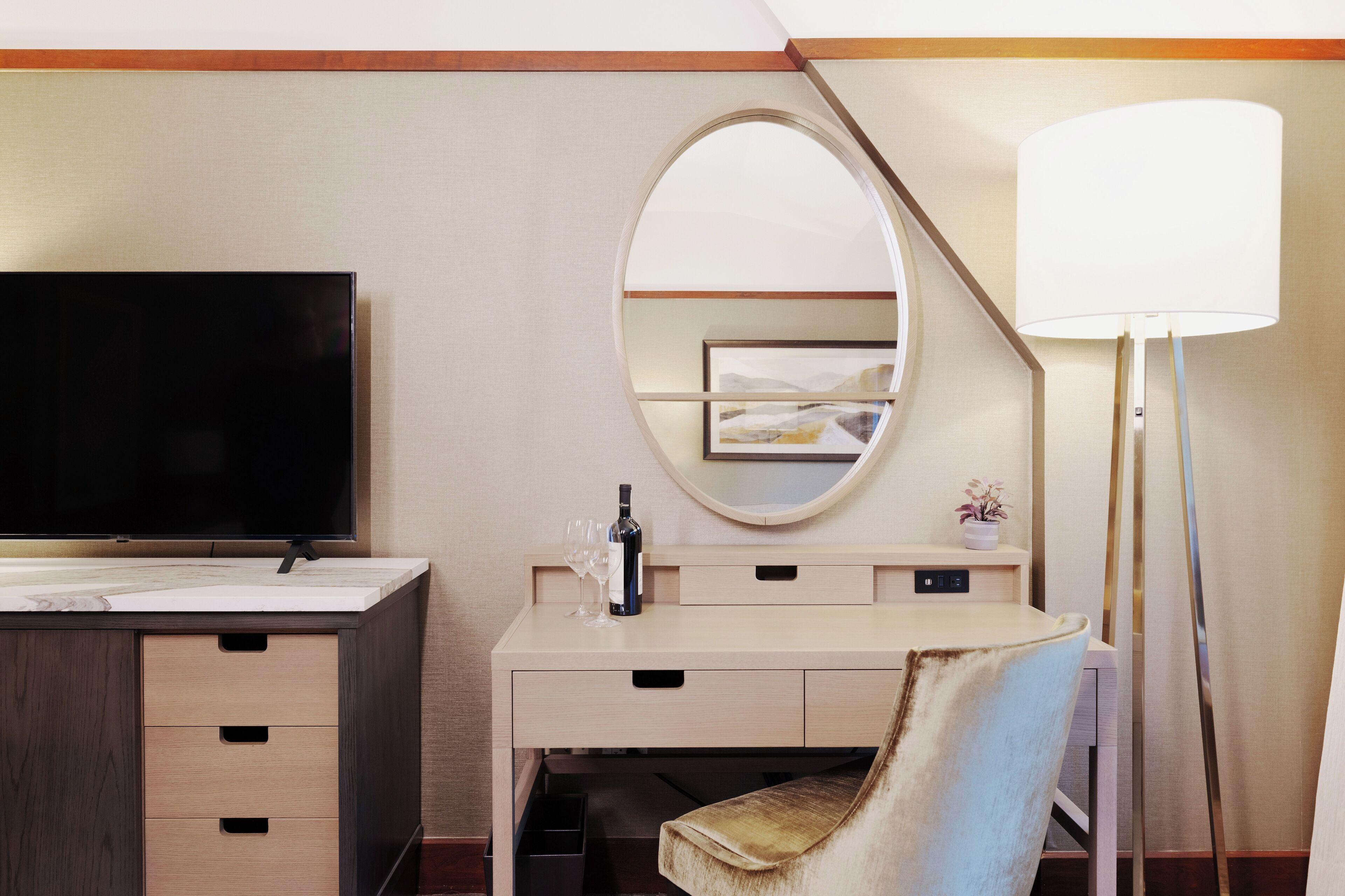 Signature Room 1 King Bed Non Smoking