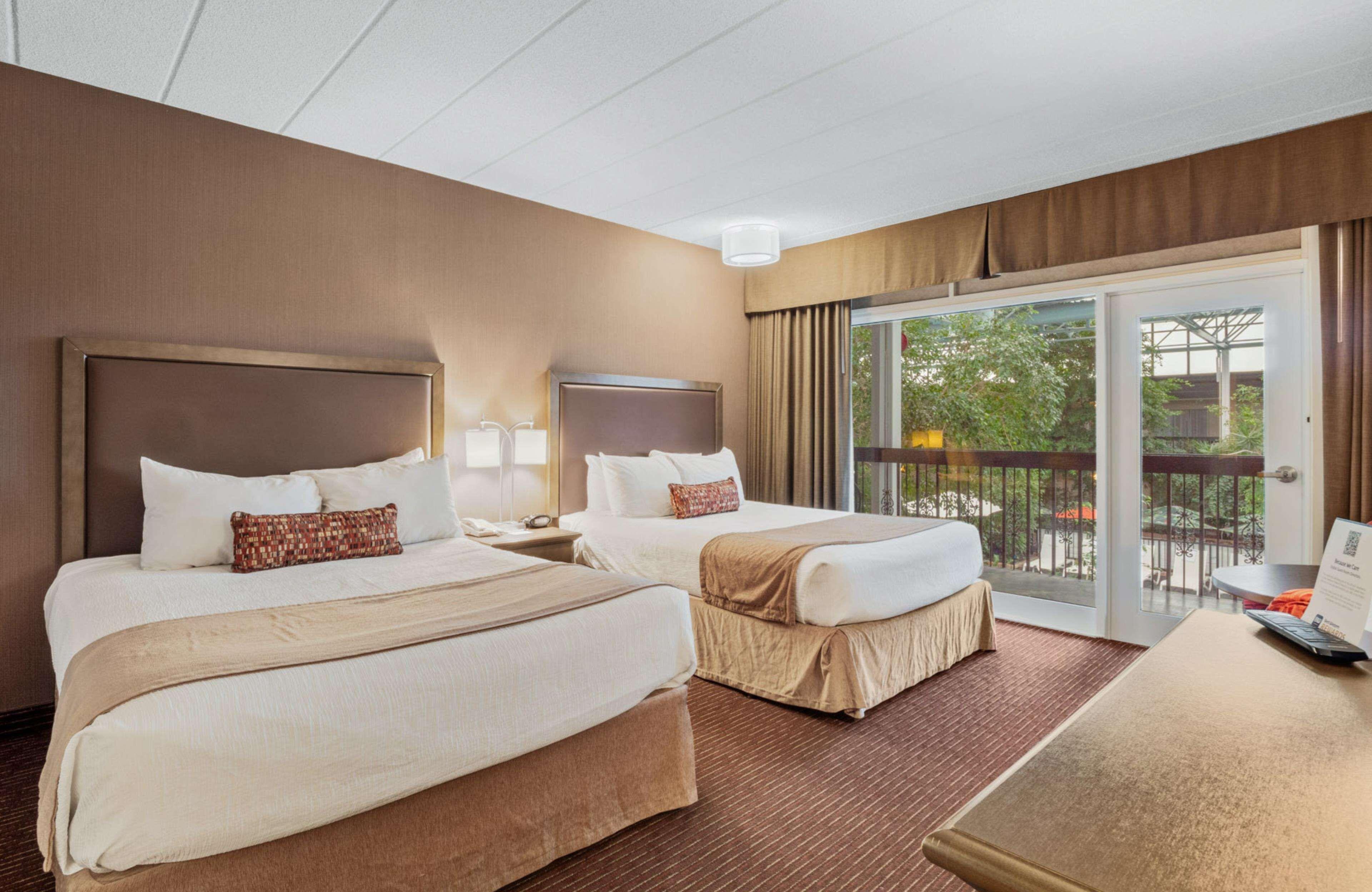 Queen Room with Two Queen Beds with Courtyard View,1586107424:JPEG