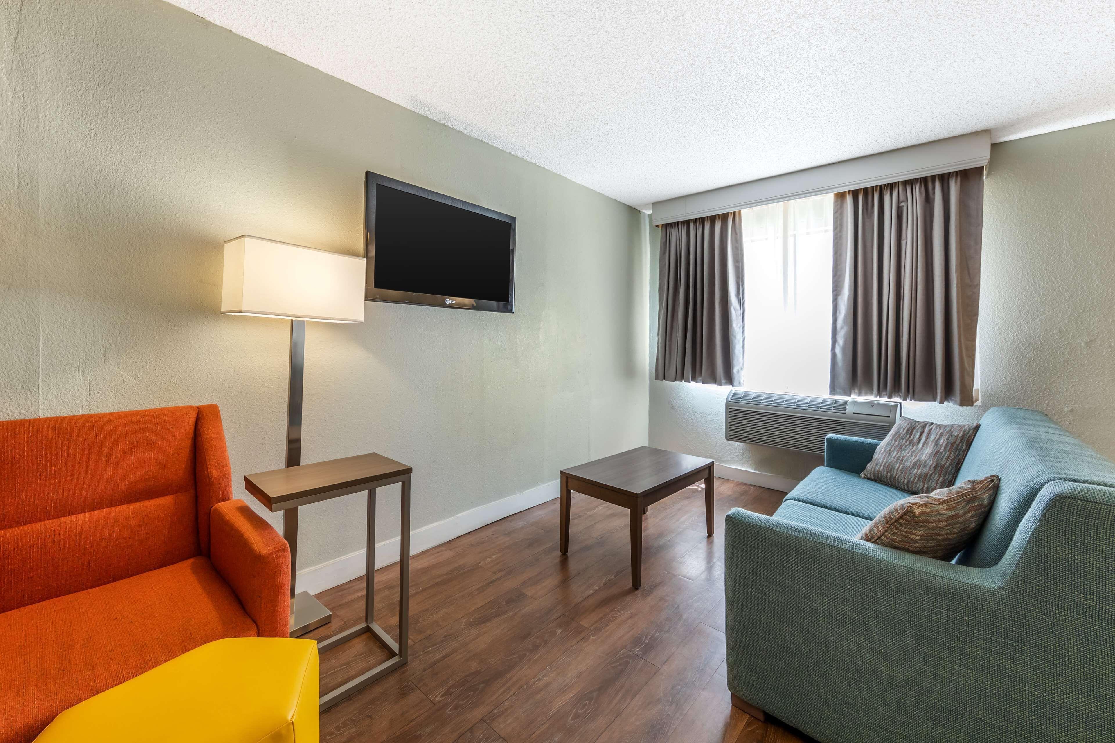 Two-Room Two-Level King Suite Two Double Beds Kitchen